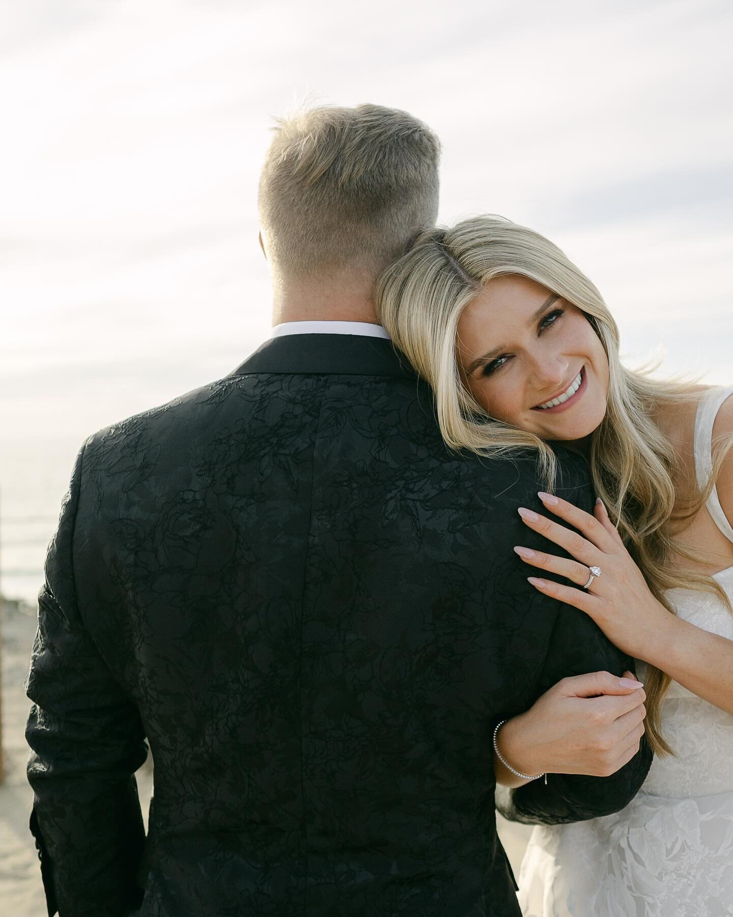 Congratulations @rachelchid!!! 
Your wedding at the  @alilamareabeachresort was stunning. I had so much fun getting you ready both days. Thank you for making us a part of your wedding and memories. 

Venue @alilamareabeachresort 
Encinitas Planner @h
