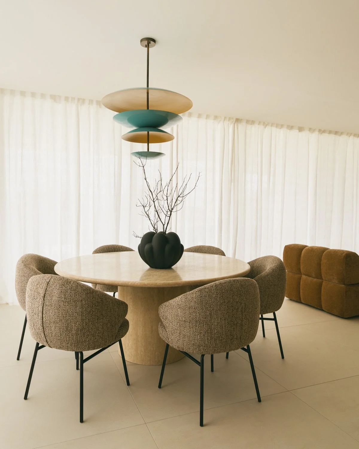La Mairena, 2026. Interior by @hacheinteriordesign 
That pendant lamp over the dining table is one of the my favourite thing in this whole house, the color just holds against all that travertine and beige.

Shot the whole place in natural light, one 
