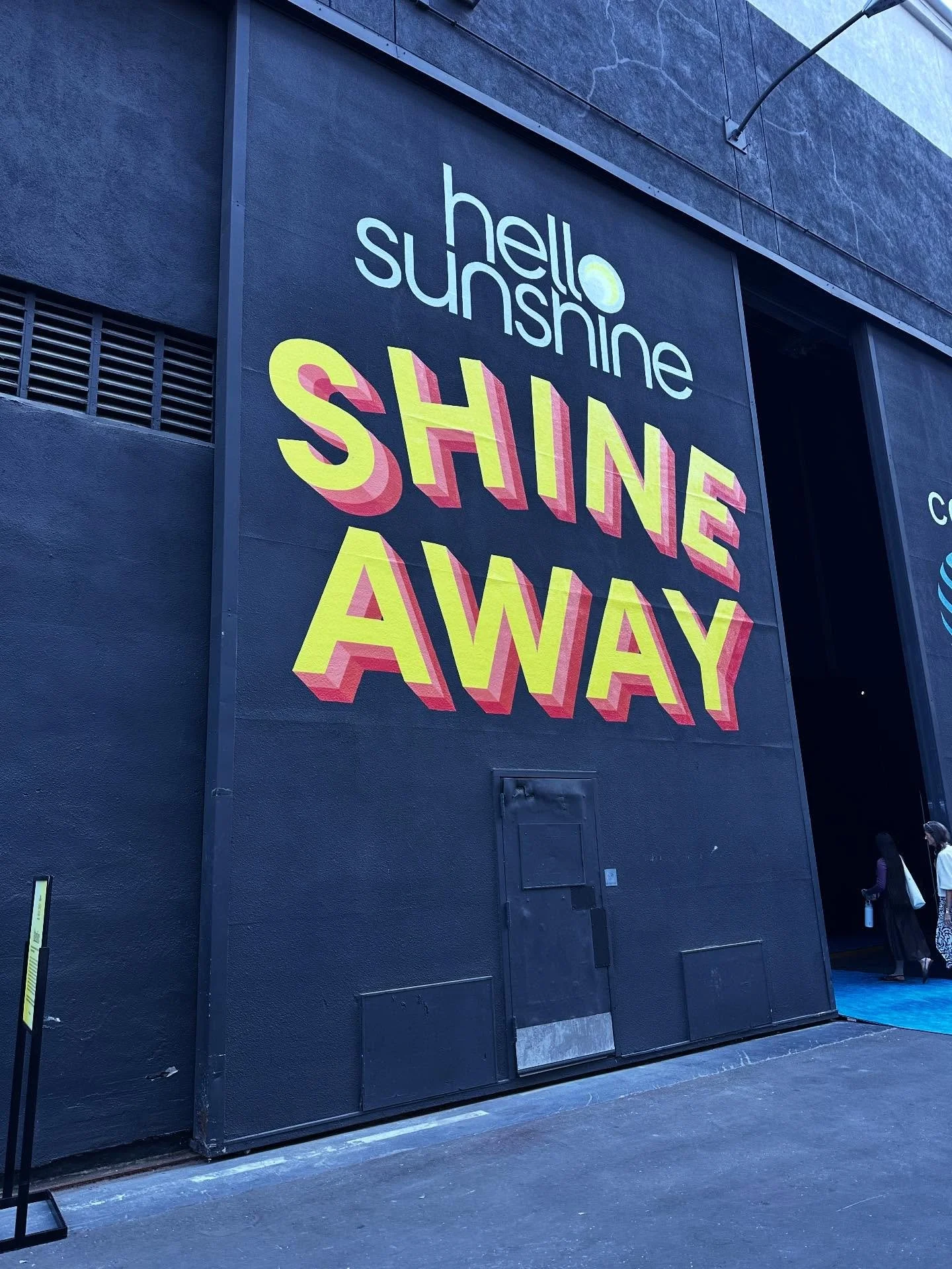 Grateful to spend the day at @hellosunshine&rsquo;s #ShineAway!✨ 💛 🌞👸🌟🌼📒🌝

Loved supporting @daniellerobay, forever queen @monica_lewinsky and all the entrepreneurs I look up to.

I used to help book The Bright Side podcast, so it was extra sp