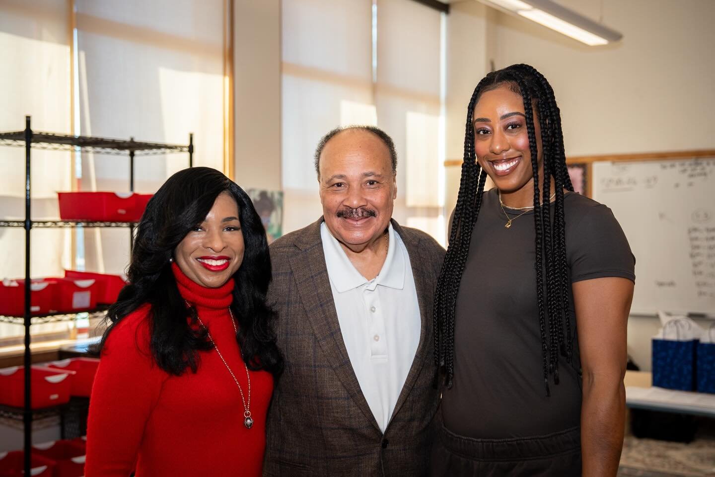 It&rsquo;s Women&rsquo;s History Month and I&rsquo;m excited to spotlight WNBA star @monique.billings! 🤍

I had the opportunity to bring her on for Realize the Dream Movement &amp; Clorox&rsquo;s National Day of Clean in Oakland, where she spent tim