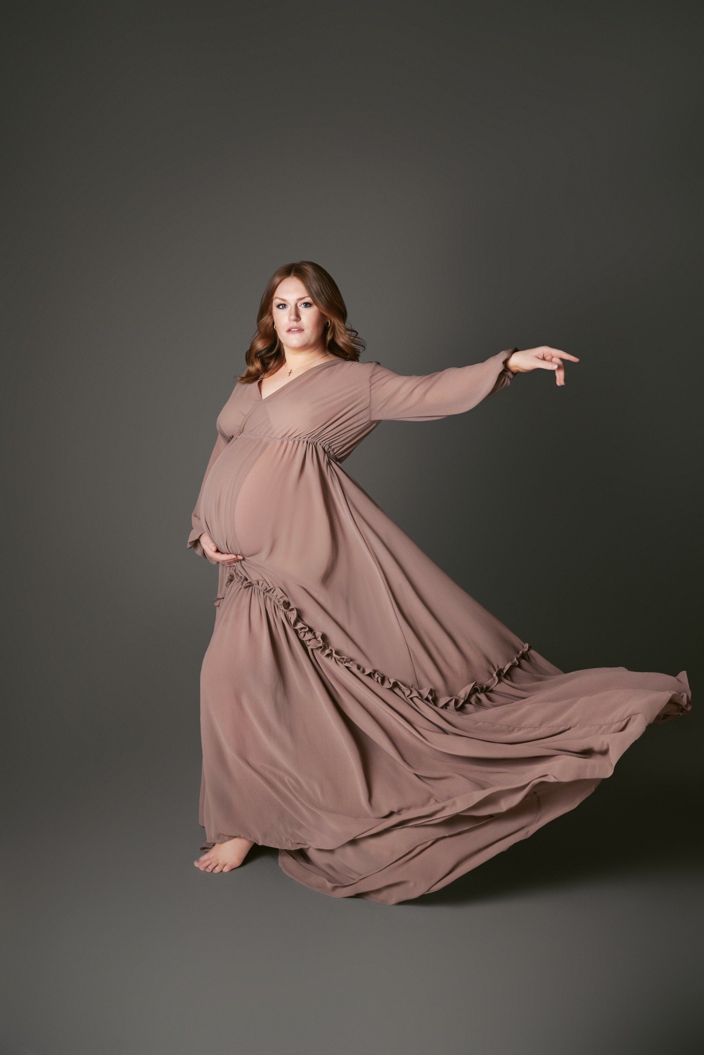 Still obsessed with this July maternity session 💜💜
Ashley looked incredible in one of my handmade gowns from the client closet which is a piece I created a few years back and still one of my absolute favourites. The way the fabric moved and showing