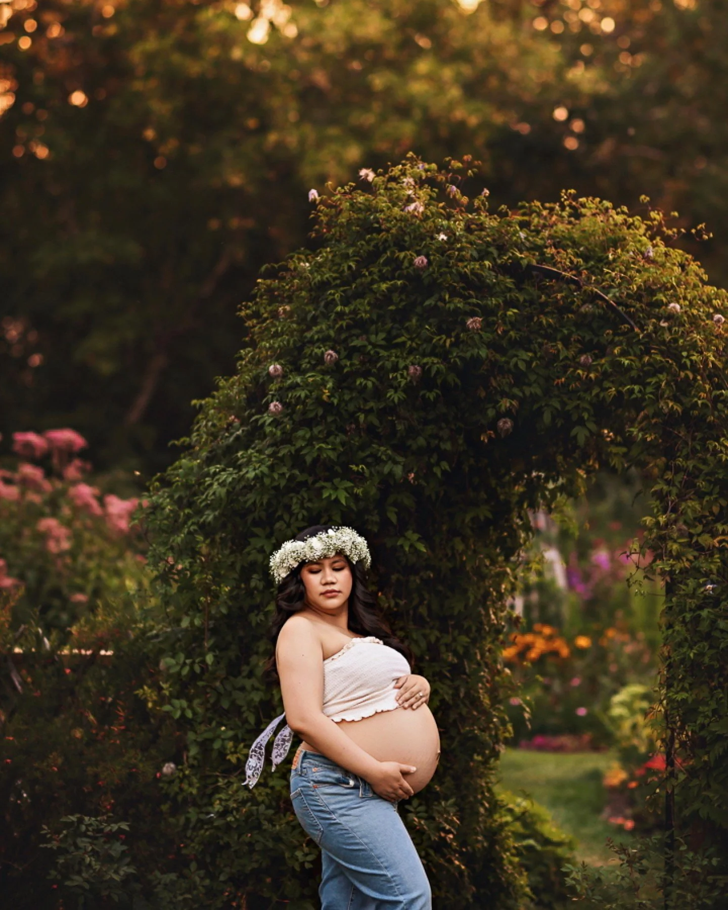 August was full of amazing sessions including Mary&rsquo;s maternity shoot that we did at St Albert&rsquo;s botanical garden. If you haven&rsquo;t been there yet definitely head there once the warmer weather comes back!!! 
*
*
*
#yeg #pregnancyphotog