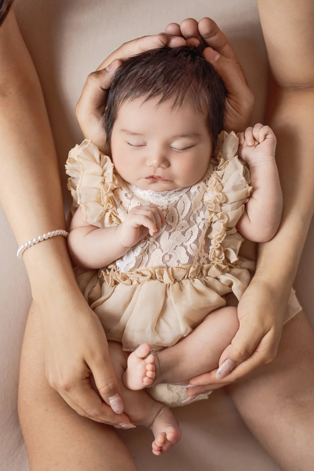 Some of my favourite newborn images are the simplest ones &mdash; baby curled into your hands, resting peacefully and just being themselves.
*
*
*
*
*
#yegmoms #yeg #NewbornShoot #BabyMoments #PreciousMoments #yegmommy #newborn #newbornphotographer #