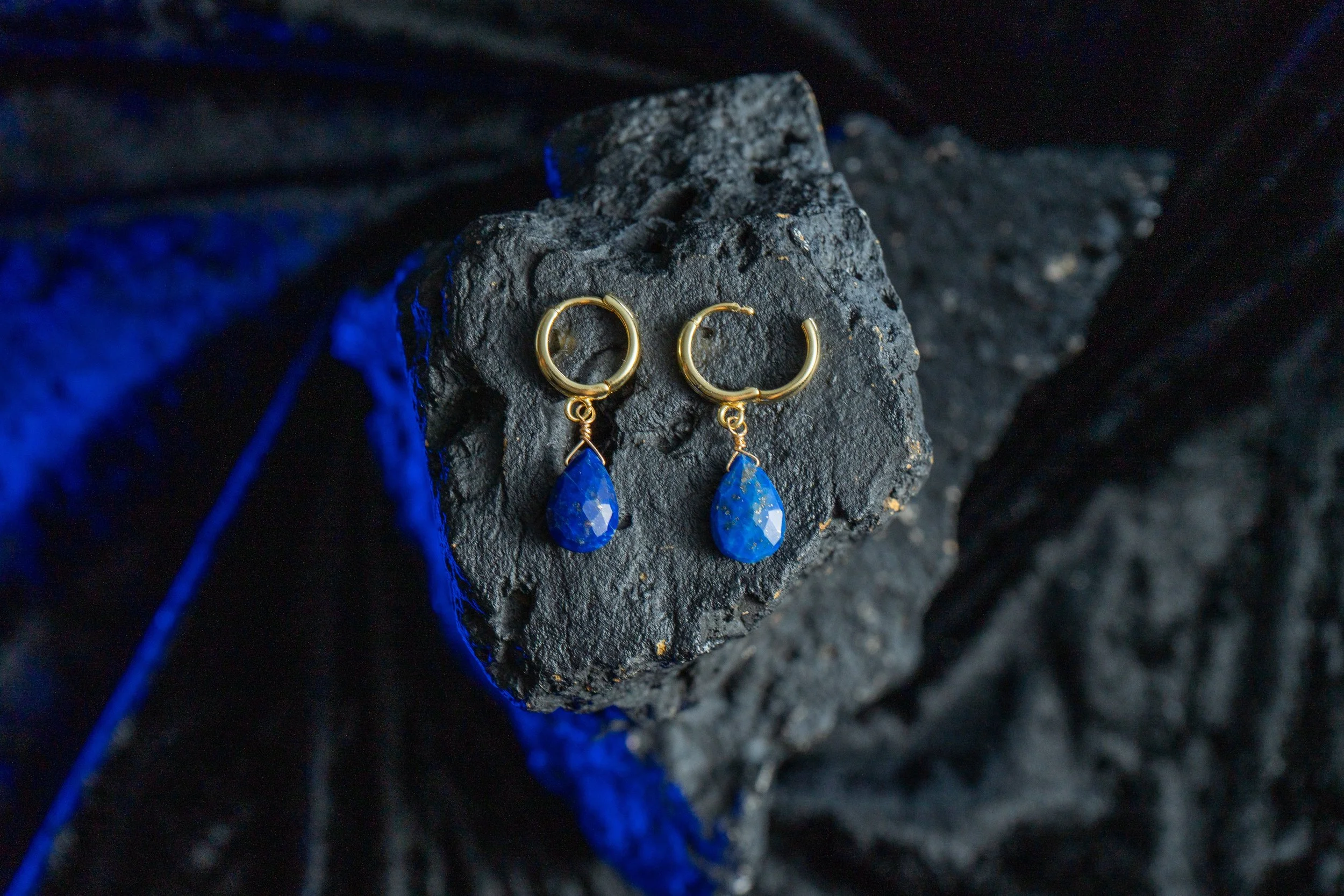 EAR106 Lapis Tear Drop(1).jpg
