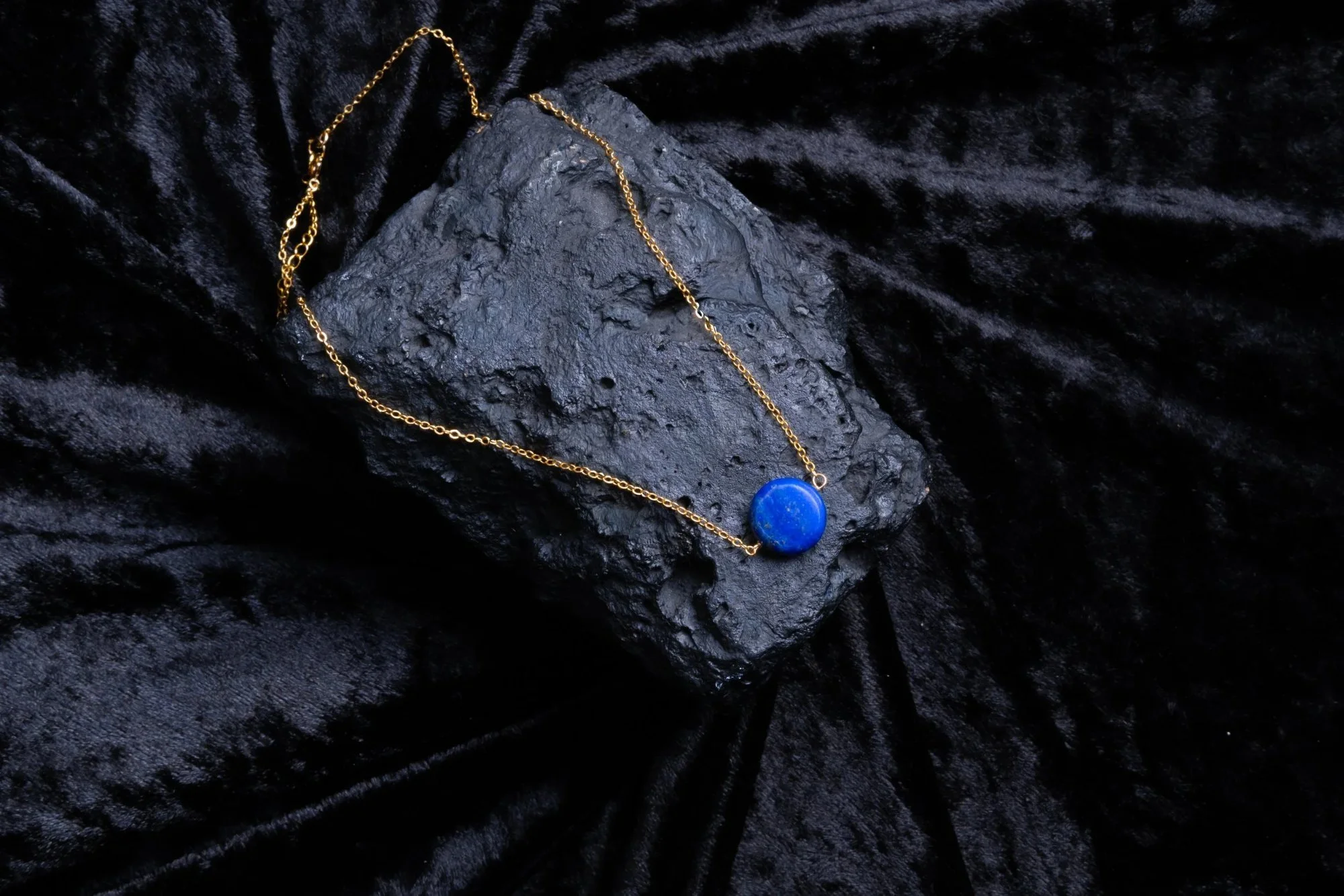 A striking touch of perfect royal blue lapis, suitable to wear for casual and smart days