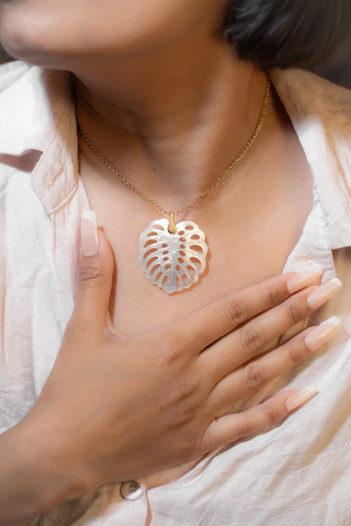 white_mop_leaf_pendant_web.jpg