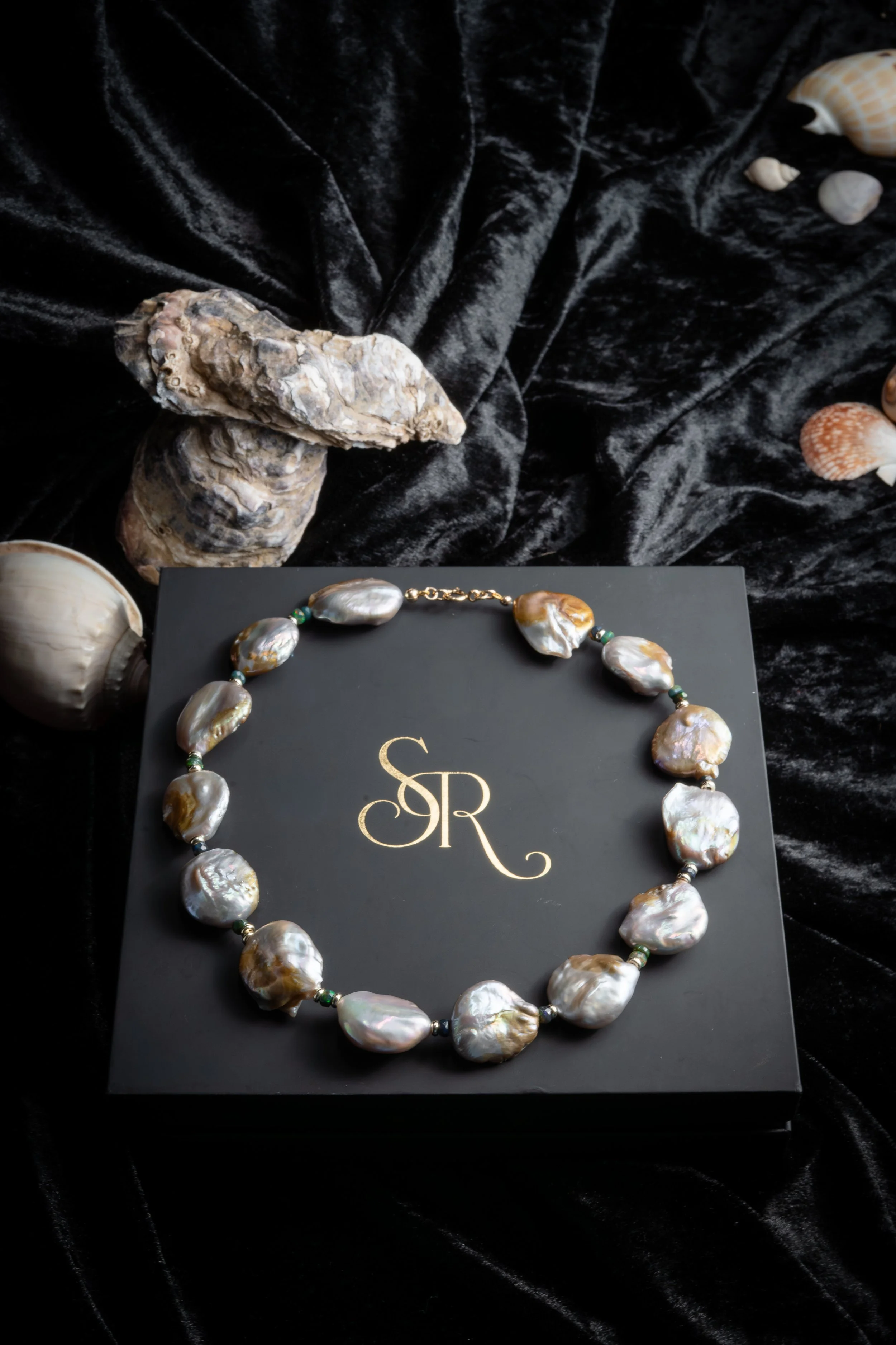 NEC100A Large Grey coin pearl necklace.jpg