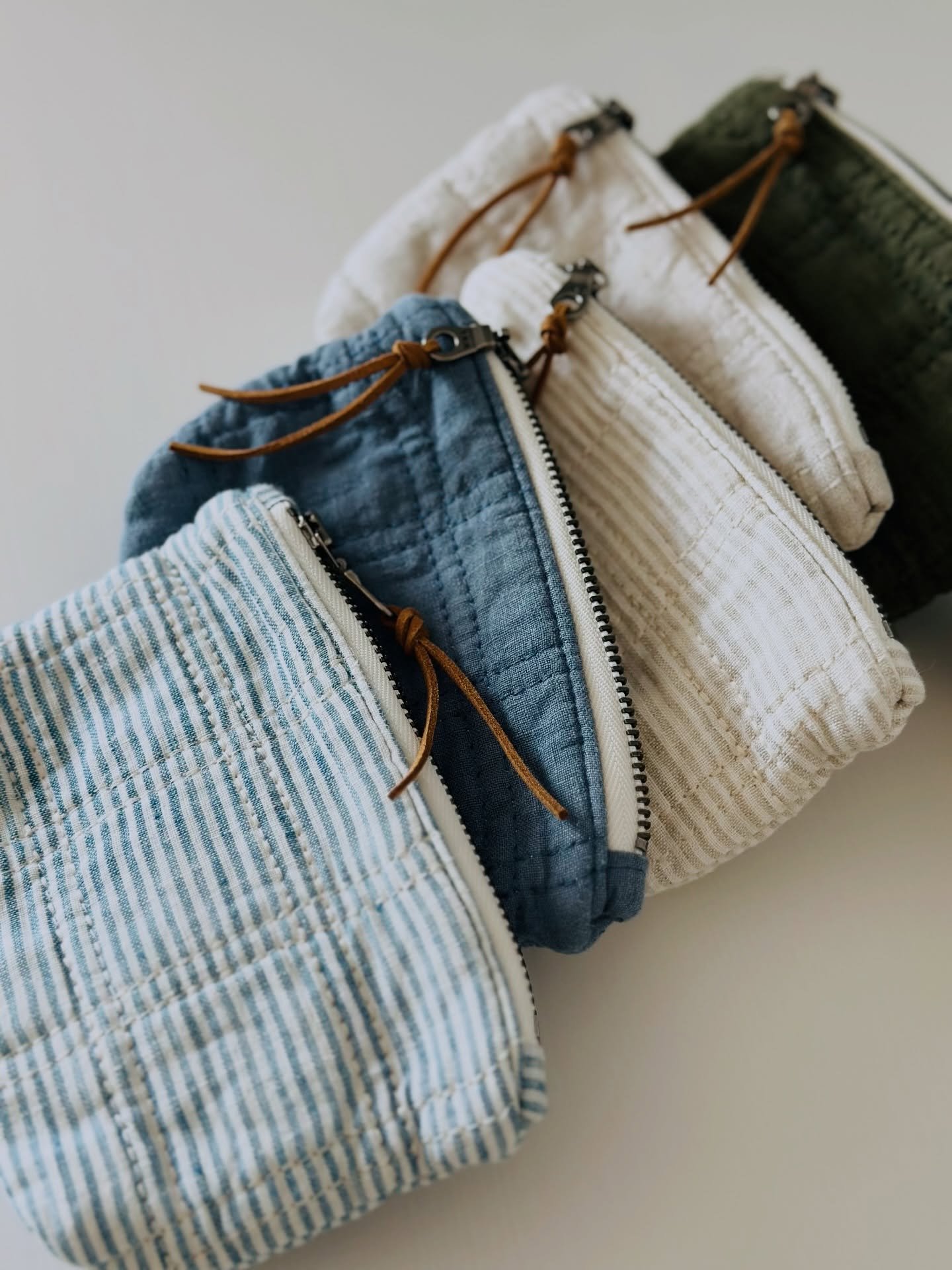 A new post is up on the blog. Come behind the sewing table with me &mdash; quilted linen, a quiet grid of stitches, and a collection coming together slowly. Link in bio. 🤍

#handmadepouch #quiltedpouch #slowmade #smallbatchmaker #woodandthreadsbyjen