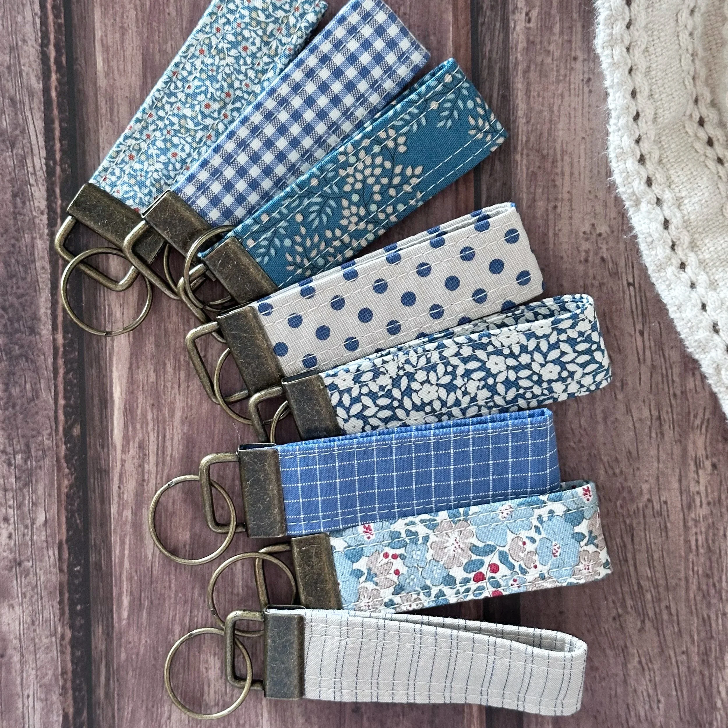 Summer Blues Key Fob, 3 Inch