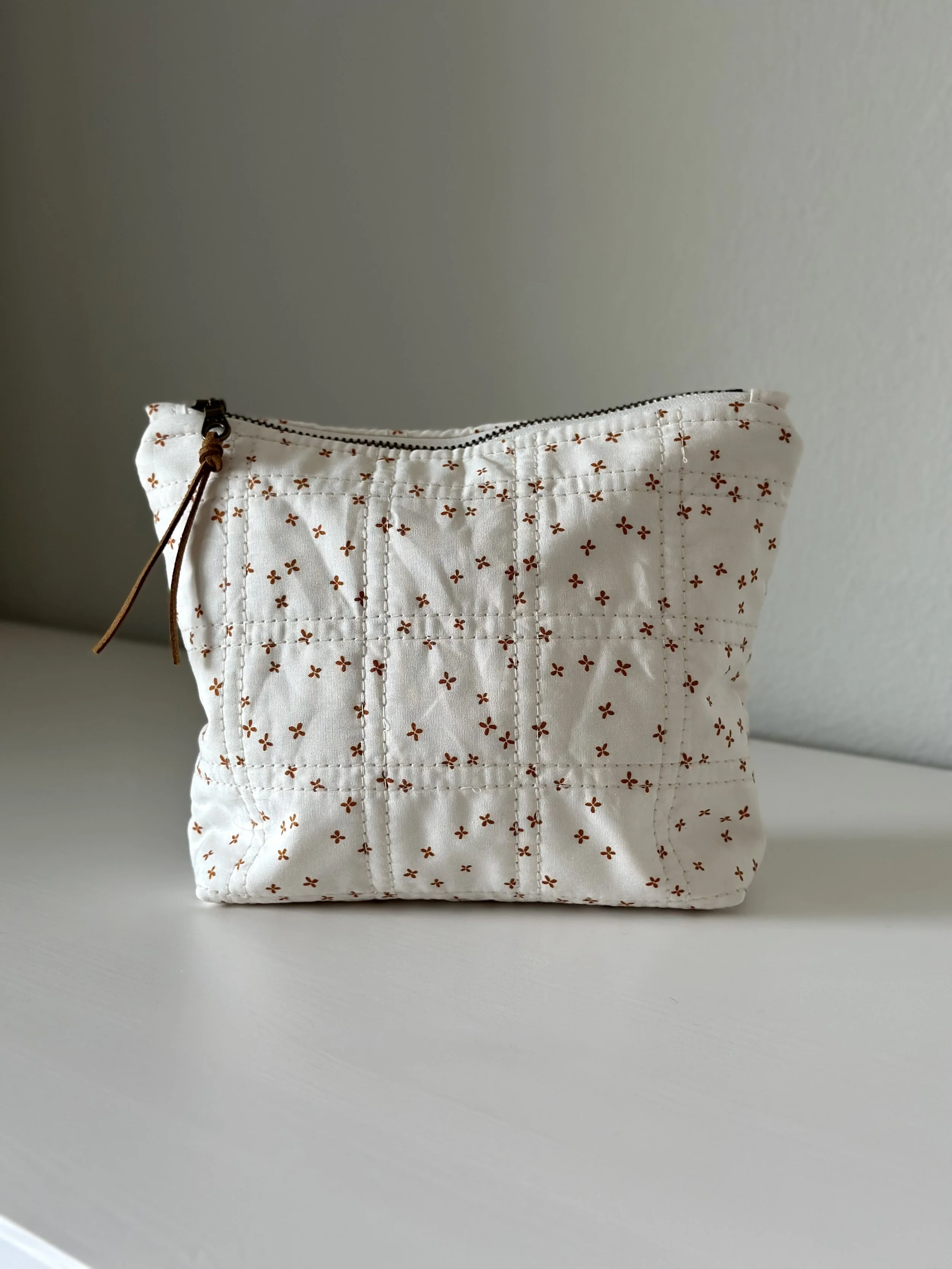 Tiny Rust Flowers Quilted Zipper Bag - Small