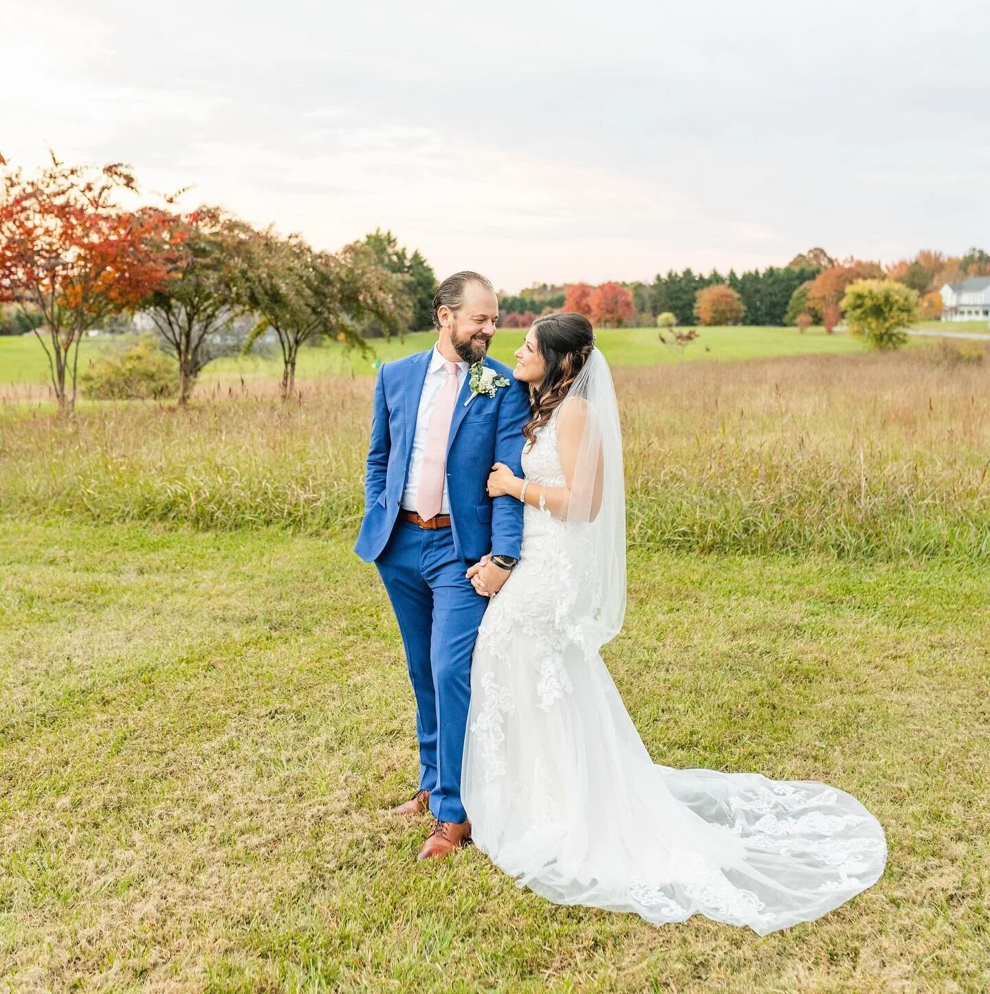 The end of the year was crazy busy and the time got away and I never got to post this gorgeous wedding of this amazing couple!!