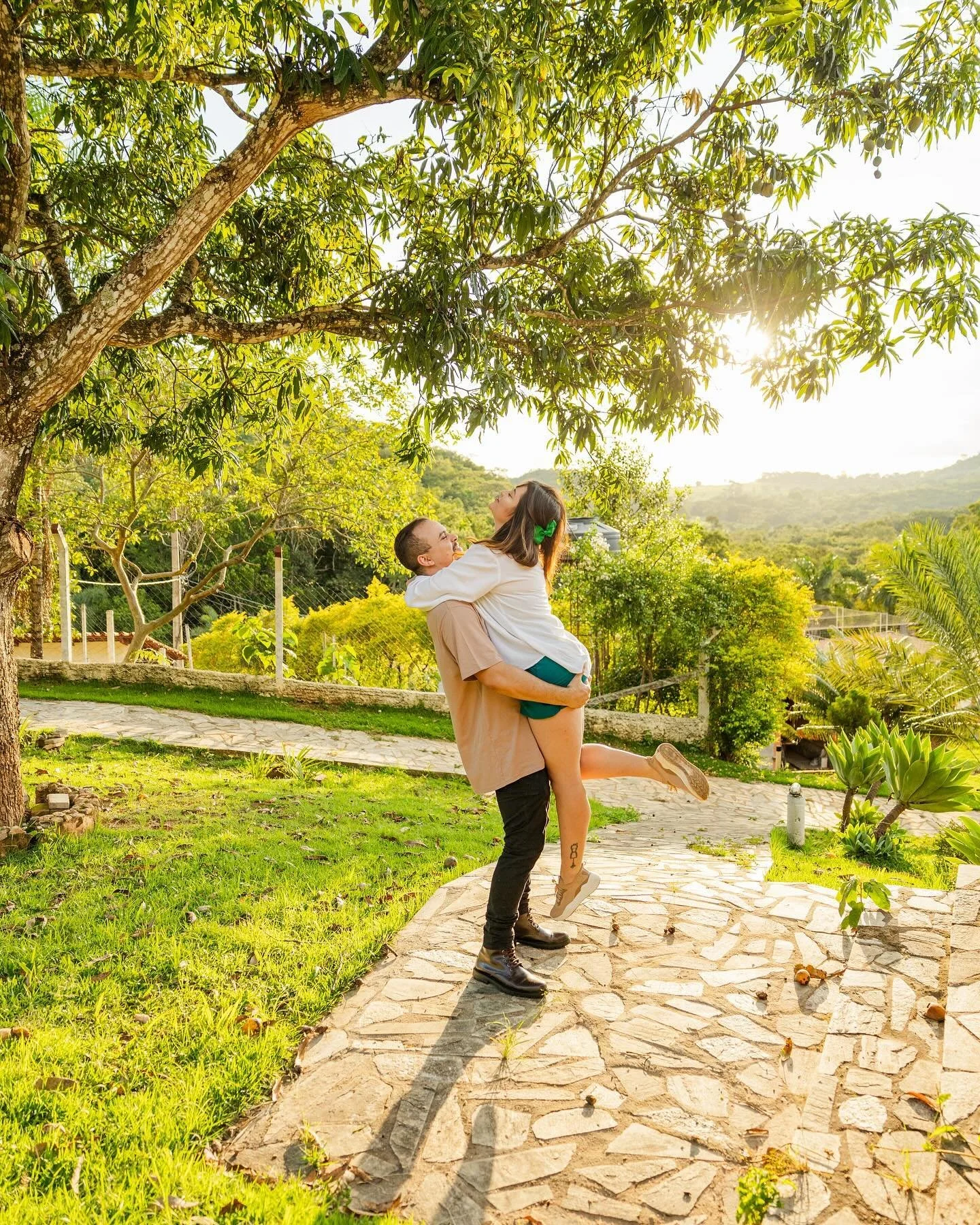 This warmer weather reminded me of the hot weather in Brazil for this beautiful shoot. But it also means it&rsquo;s the perfect time to schedule your spring shoot while the flowers are out and beautiful! 
.
.
.
.
.
#rvaphotographer #rvaphotography
#r
