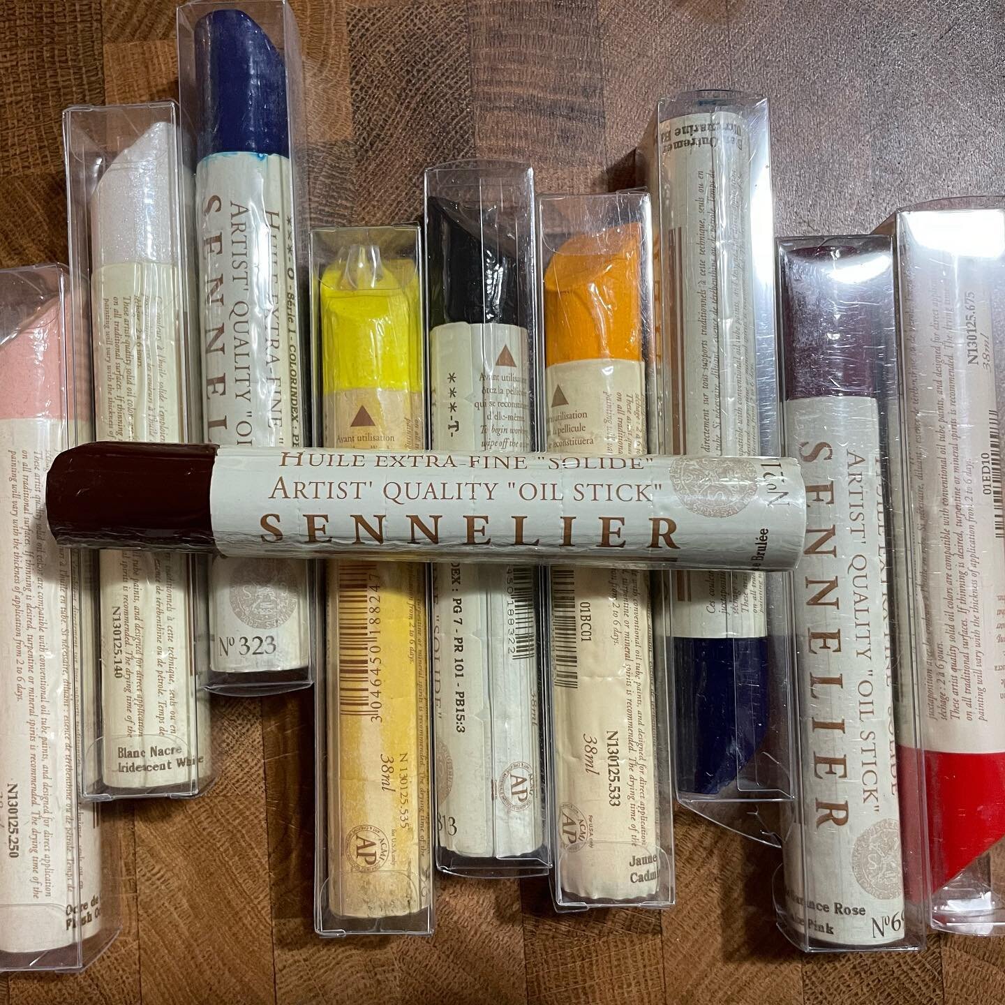 Supplies! 🎨🖌️👩&zwj;🎨. I haven&rsquo;t gotten into oil painting before, mainly because there&rsquo;s a lot of set-up and I ain&rsquo;t got a lot of time. But here come&hellip; oil sticks. Straight from a giant creamy oil paint crayon thing onto th