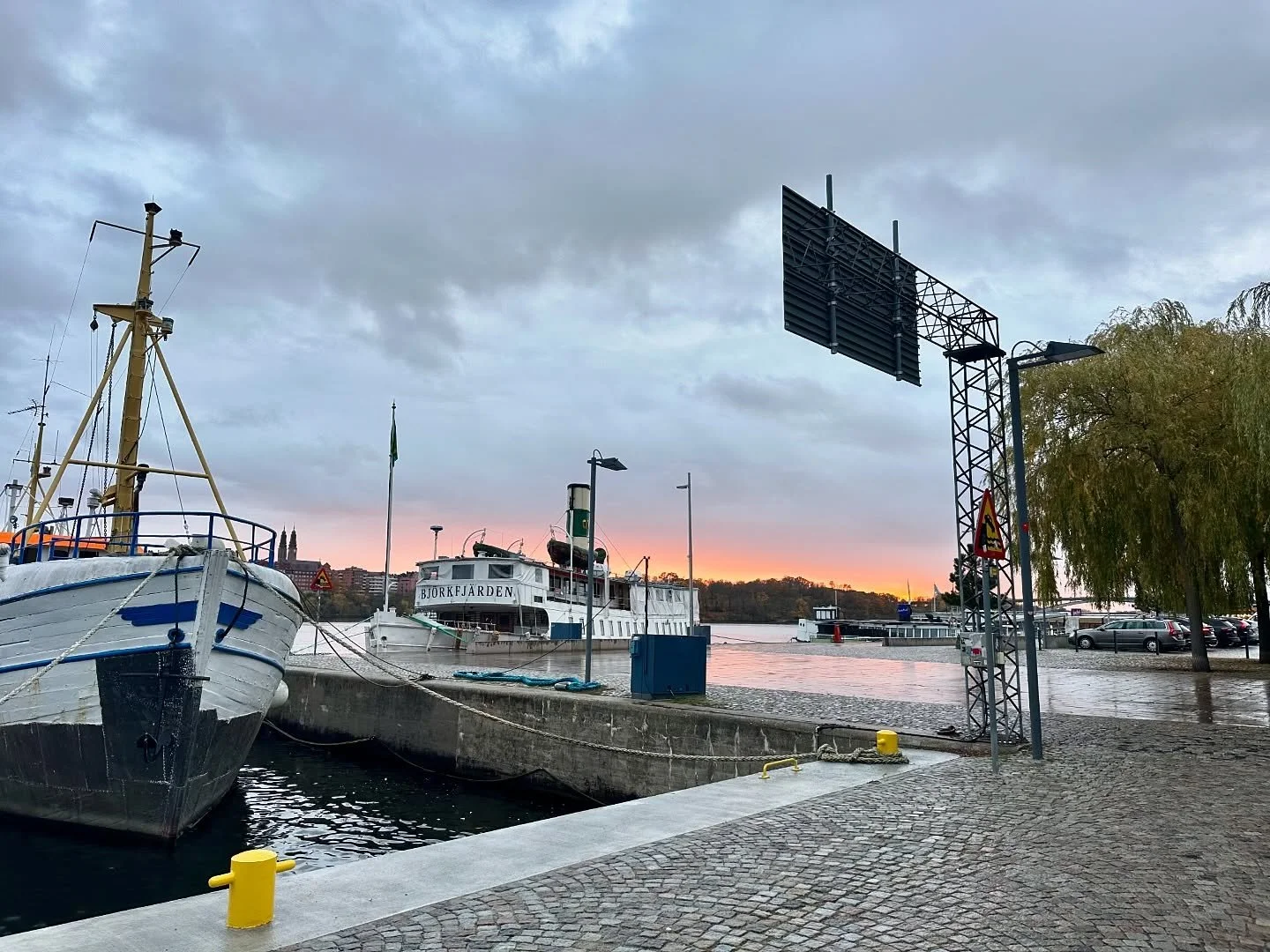 London fall was elite, Stockholm fall is pretty sweet too ☾˚ ༘ ೀ⋆｡˚☕︎