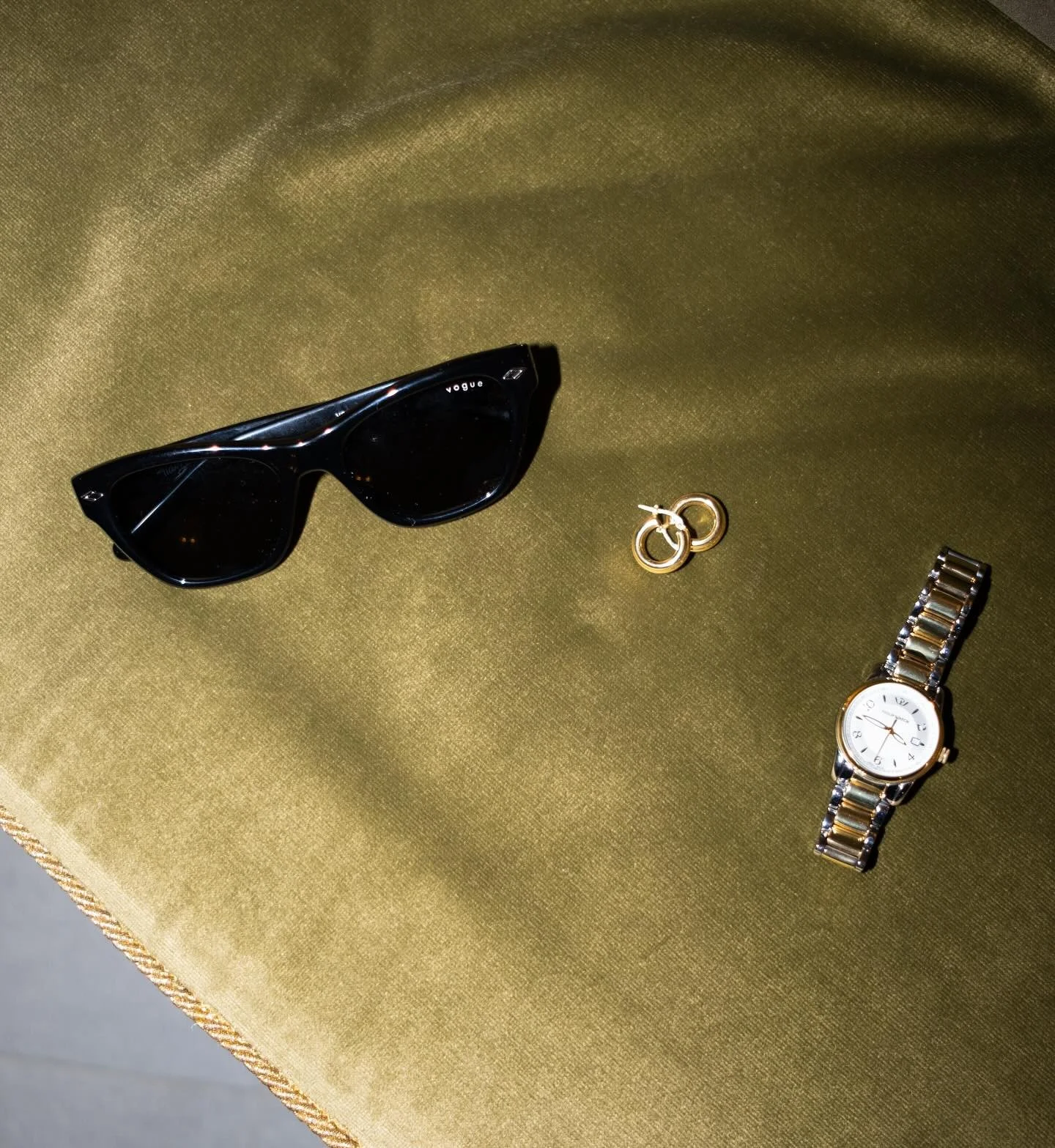 big accessories girl 🕶️