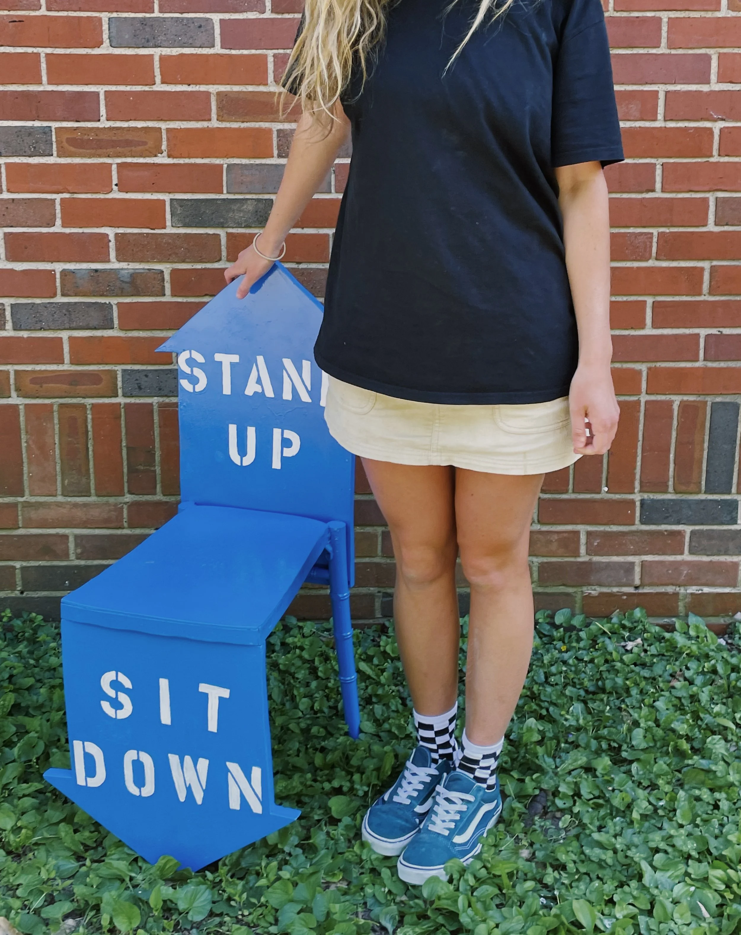 stand up sit down chair construction
