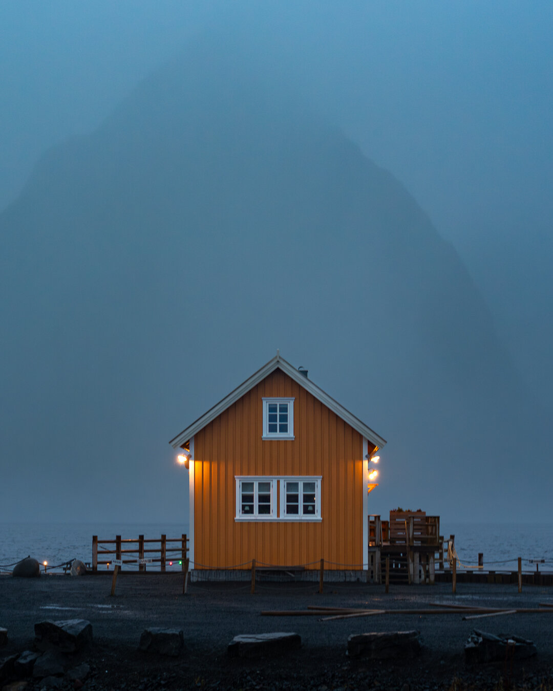 The iconic yellow cabin on a moody day.

#visitnorway #naturelovers #wanderlust #landscapephotography #arcticcircle #norge #nordlys #earthpix #instagood #adventure #explore #lofoten #beautifuldestinations #travelgram #travelblogger #tripeportugues #o