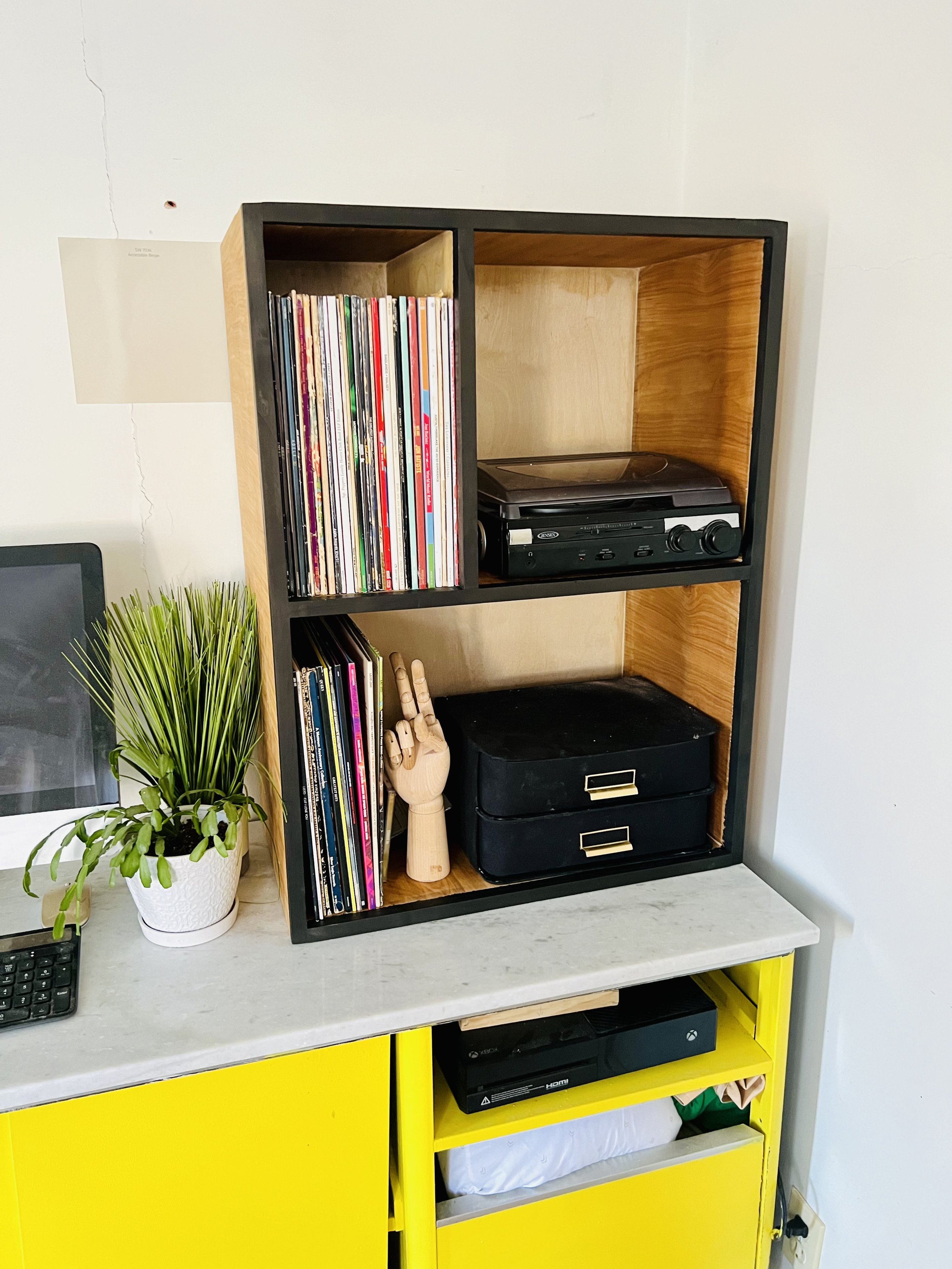 DIY Record Player &amp; Vinyl Storage 