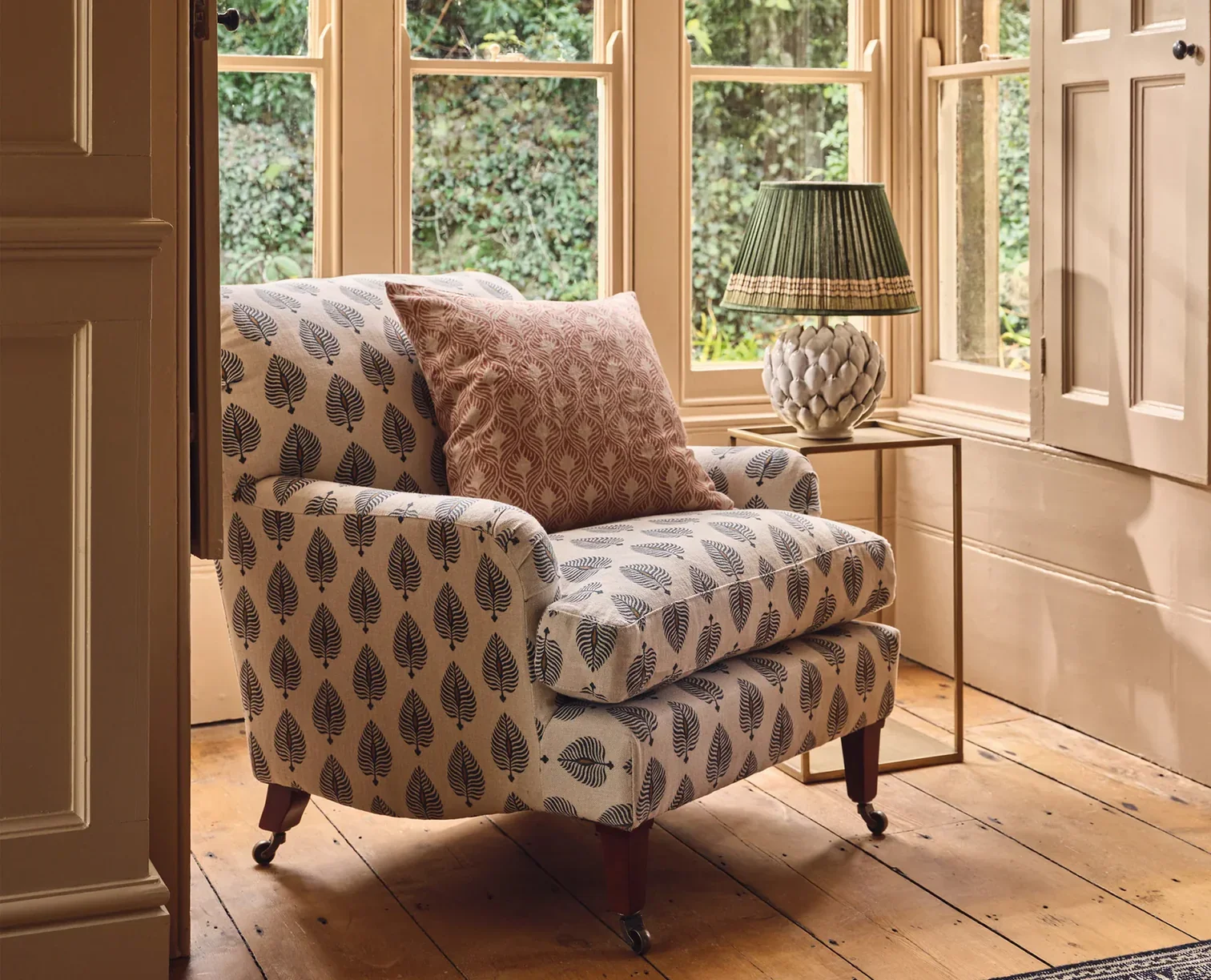 oka-icons-armchair-2100x1700.webp