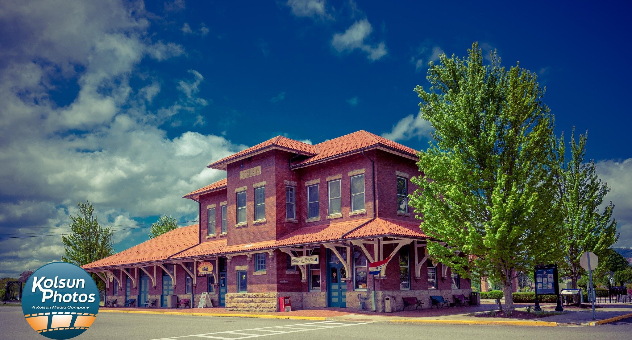 Photo of the Day!
Photo Taken at Elkins Depot Welcome Center
Date Taken: May 15th, 2022
Camera: Nikon Z5
Shutter Speed: 1/8000
F-Stop: f/4.0
.
.
.
.
.
#elkinswv #elkinsrandolphwv #elkinsrandolph #wondergrams #adventure #almostheaven #almostheavenwv #