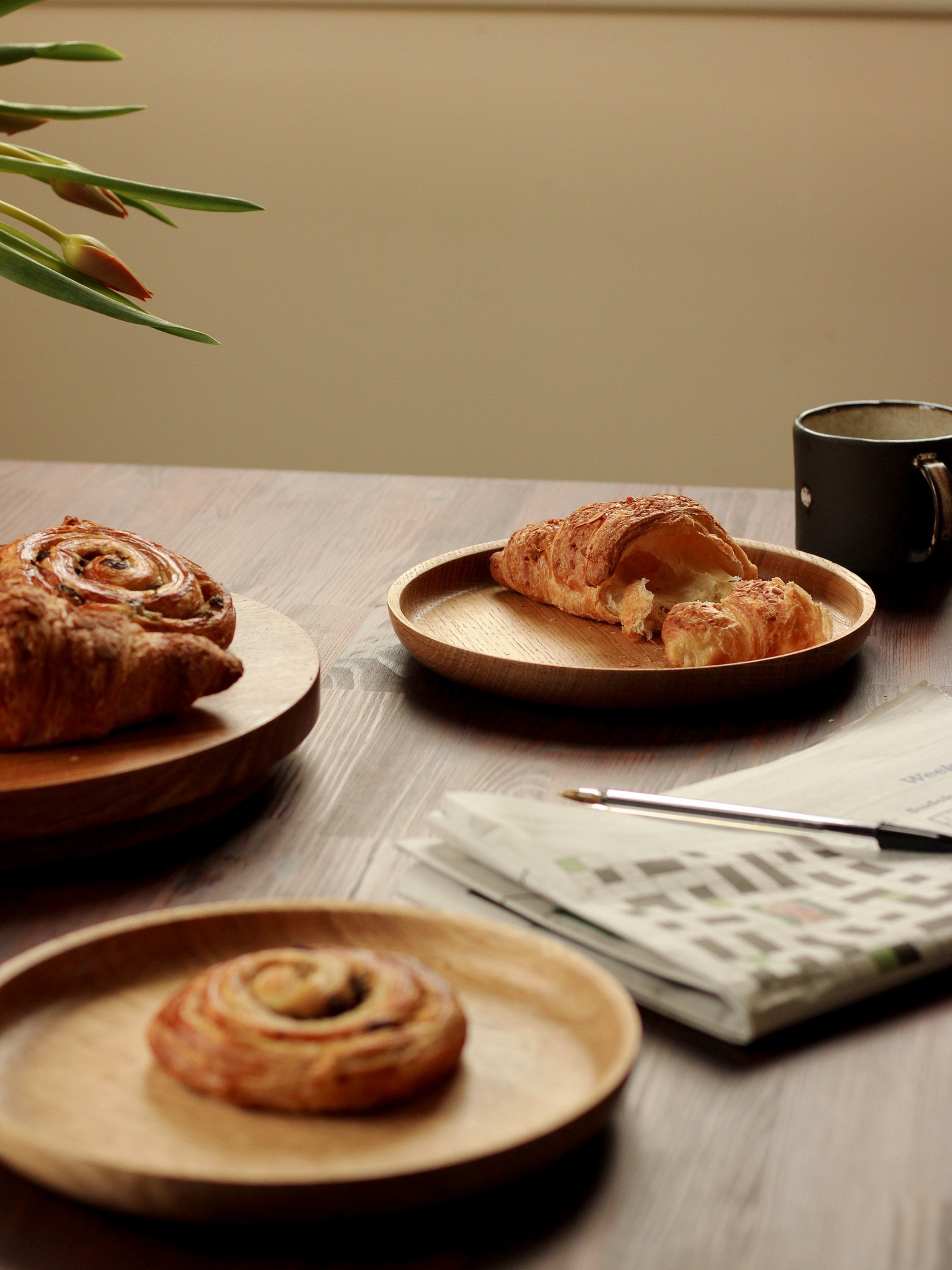 Breakfast_scene_with_Large_oak_Plate copy.jpg