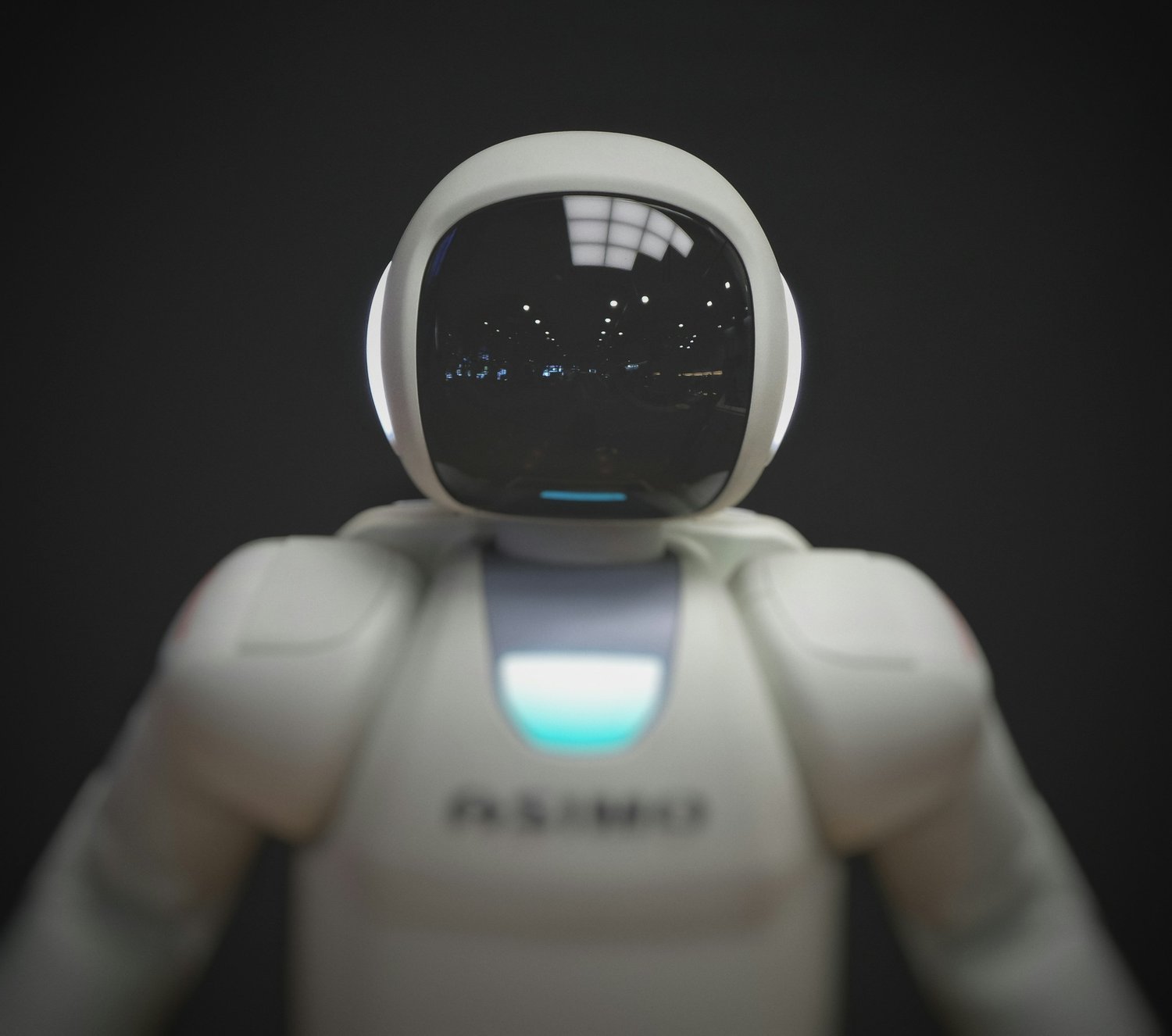 Navigating The Generative AI Divide: Open-Source Vs. Closed-Source Solutions