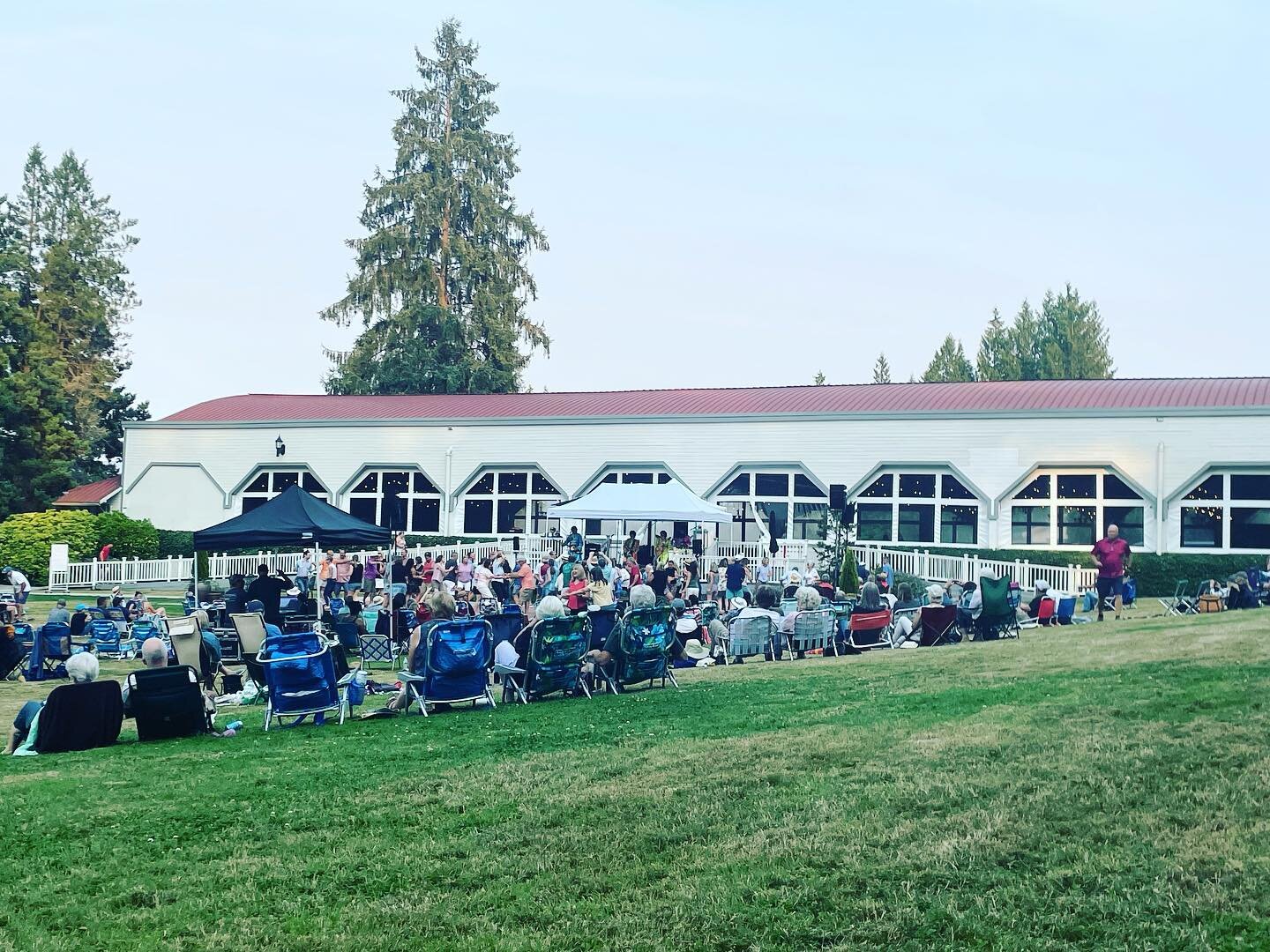 We had the best time listening to @paperback_writer_beatles_show at @carnationfarms with our clients and friends 🎶 Phenomenal venue, a hidden gem, just a few minutes from our home in the Snoqualmie Valley.

Stunning grounds, beautiful valley views, 