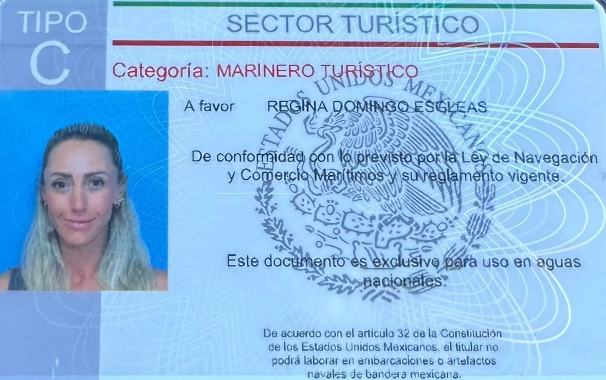 Tourist mariner license with a photo of a smiling woman, official seal, and text in Spanish, issued by the Mexican authorities.