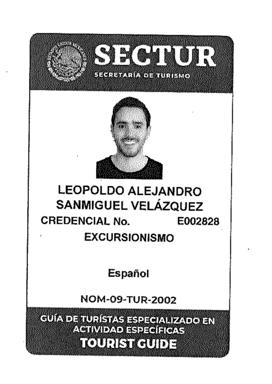 Photo ID badge for a tourist guide named Leopoldo Alejandro Sanmiguel Velázquez, issued by the tourism secretary, with his photo, name, credential number, and specialization in excursions and activities for Spanish speakers.