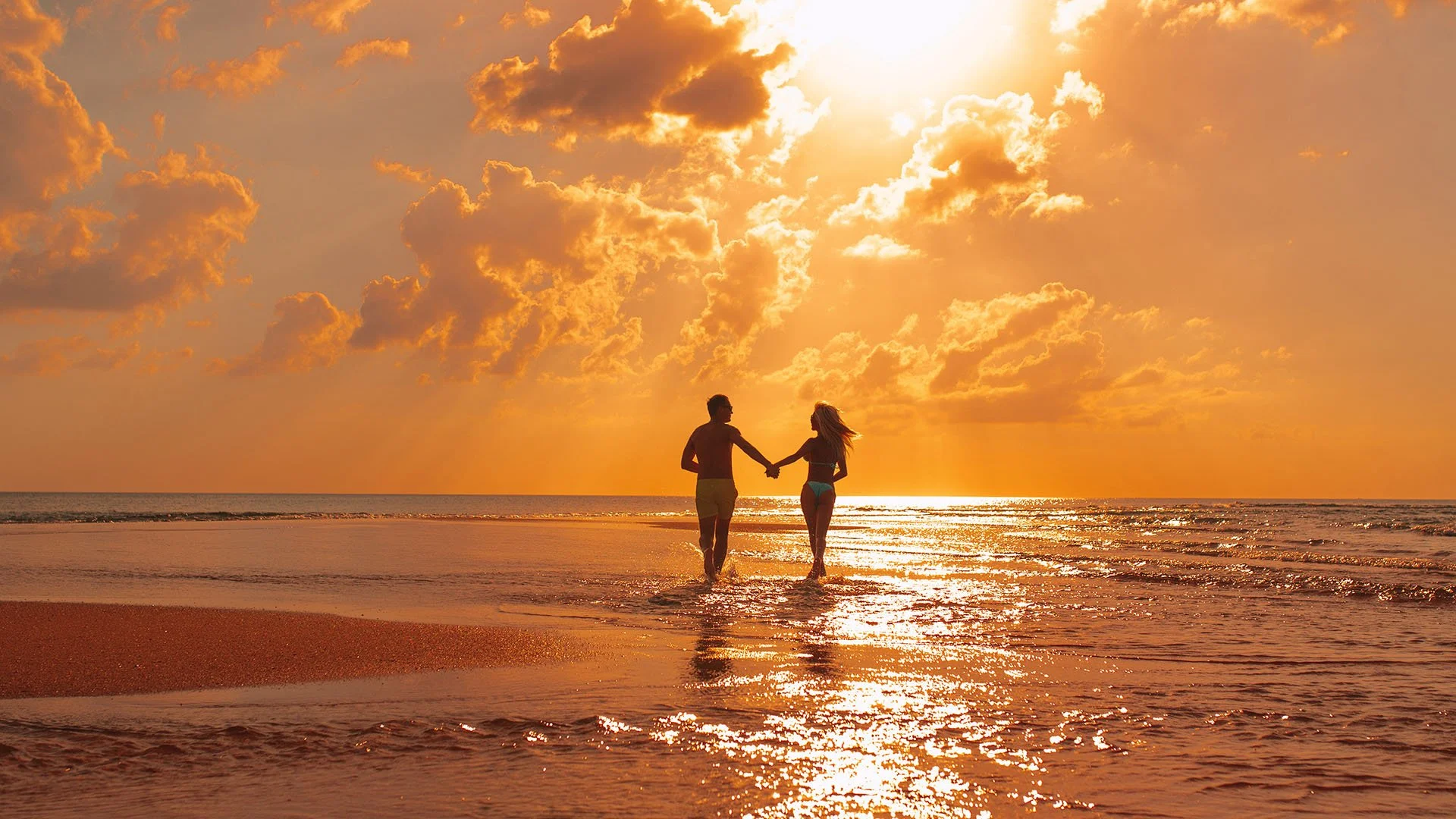 Couple-Walking-On-Beach-At-Sunset-1920-1080.jpg