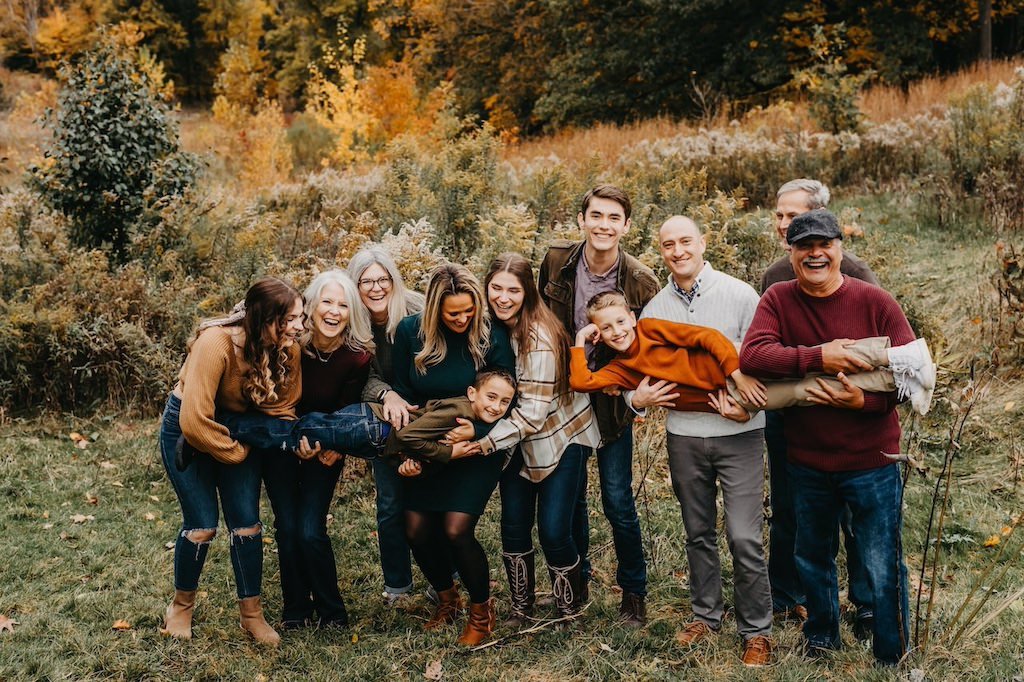 Large family photo session in the fall with everyone dressed in neutral colors. 