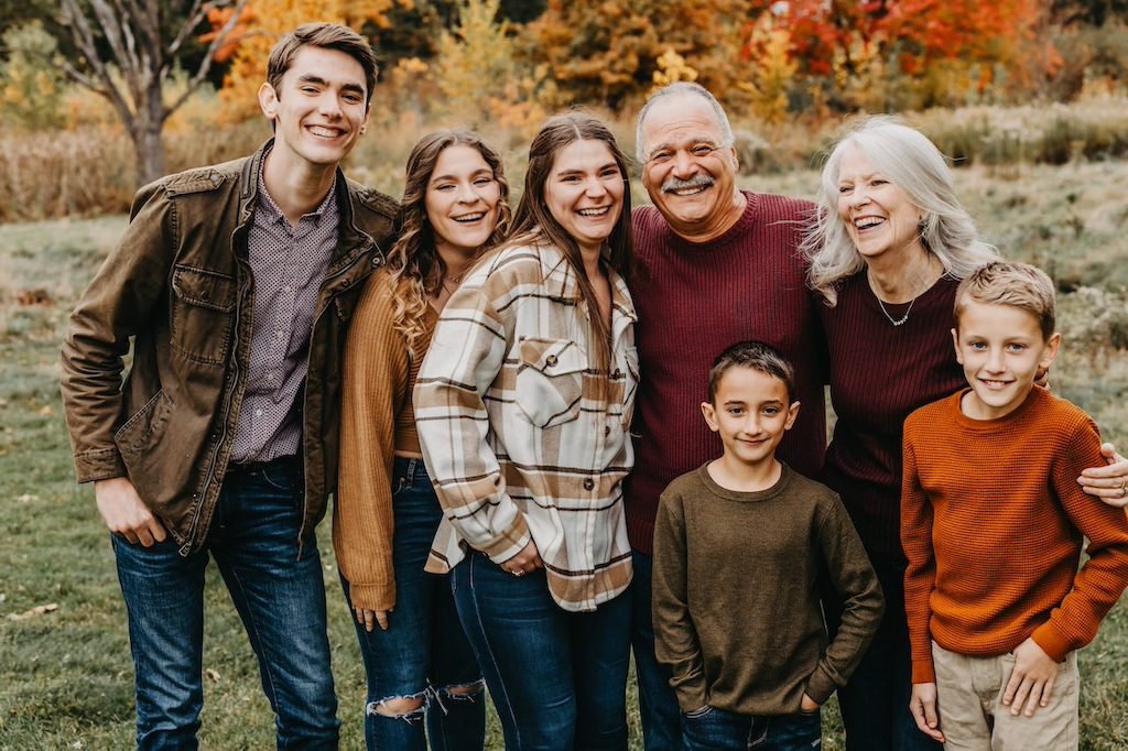 Extended family portrait in the fall in Cleveland Metropark.