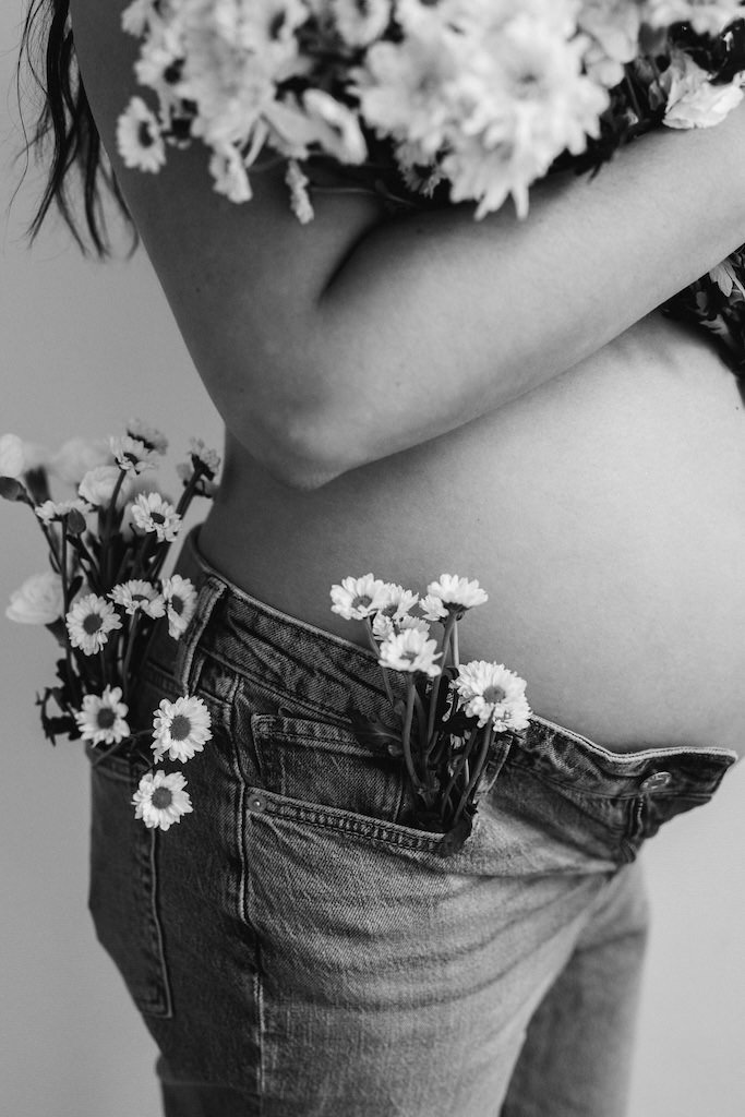 Floral maternity shoot in black and white in Cleveland, Ohio. 