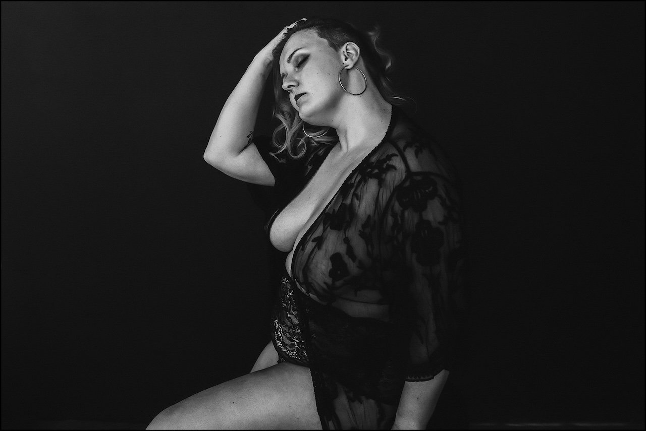 Timeless Glamour: Boudoir Photography in Cleveland, Ohio