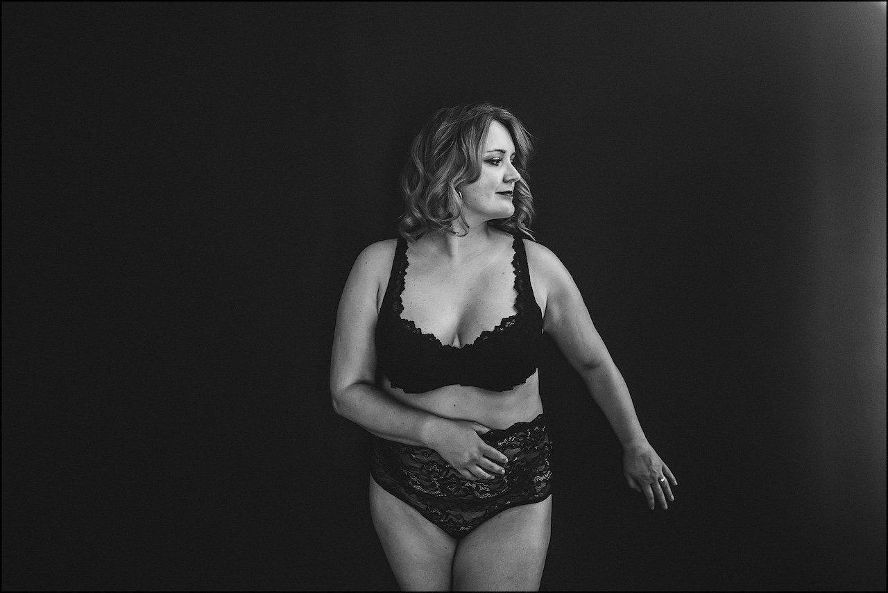 Modern Romance: Boudoir Photography Experiences in Cleveland