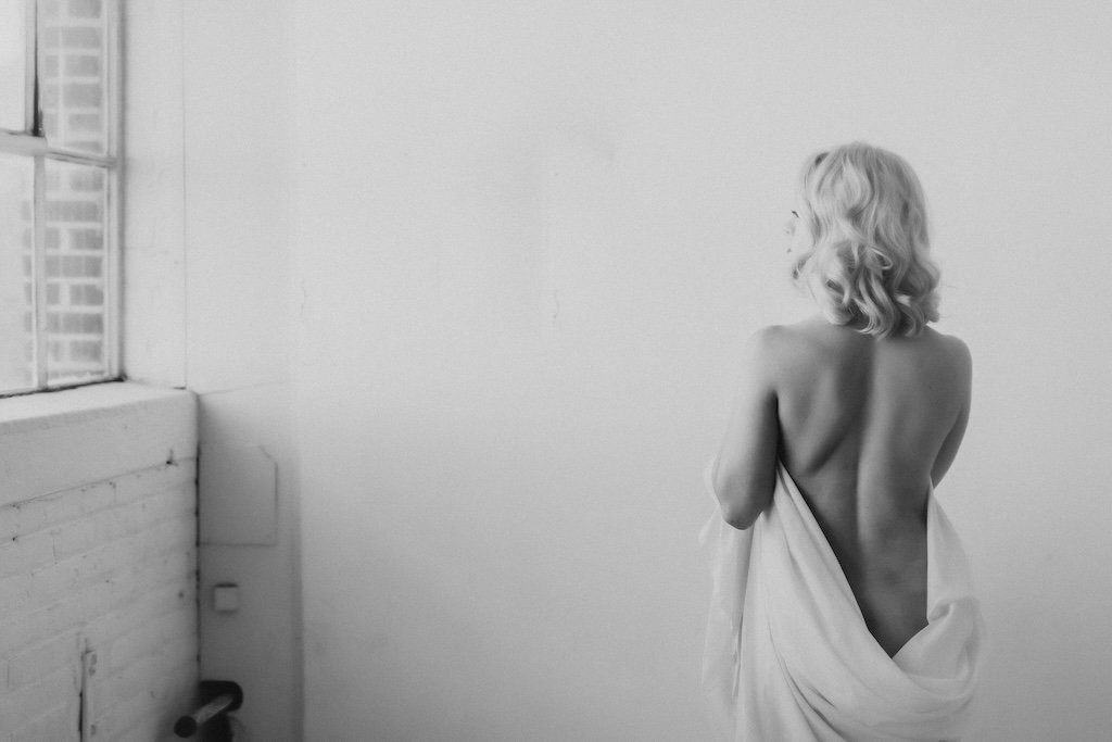 Chic Sensuality: Sophisticated Boudoir Shots