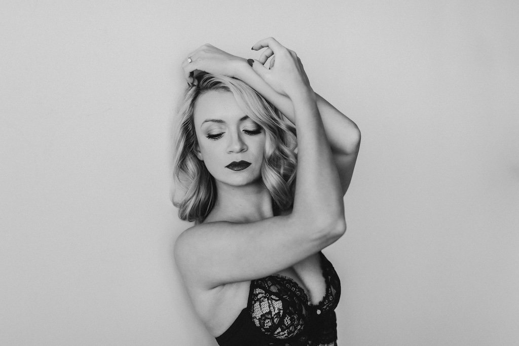 Chic Sensuality: Sophisticated Boudoir Shots