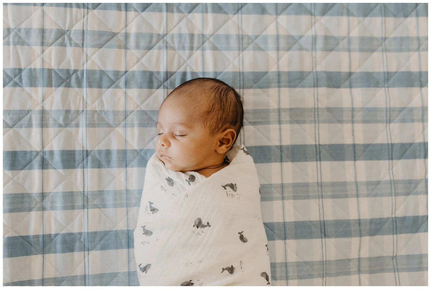 Lifestyle newborn shoot in Cleveland, Ohio