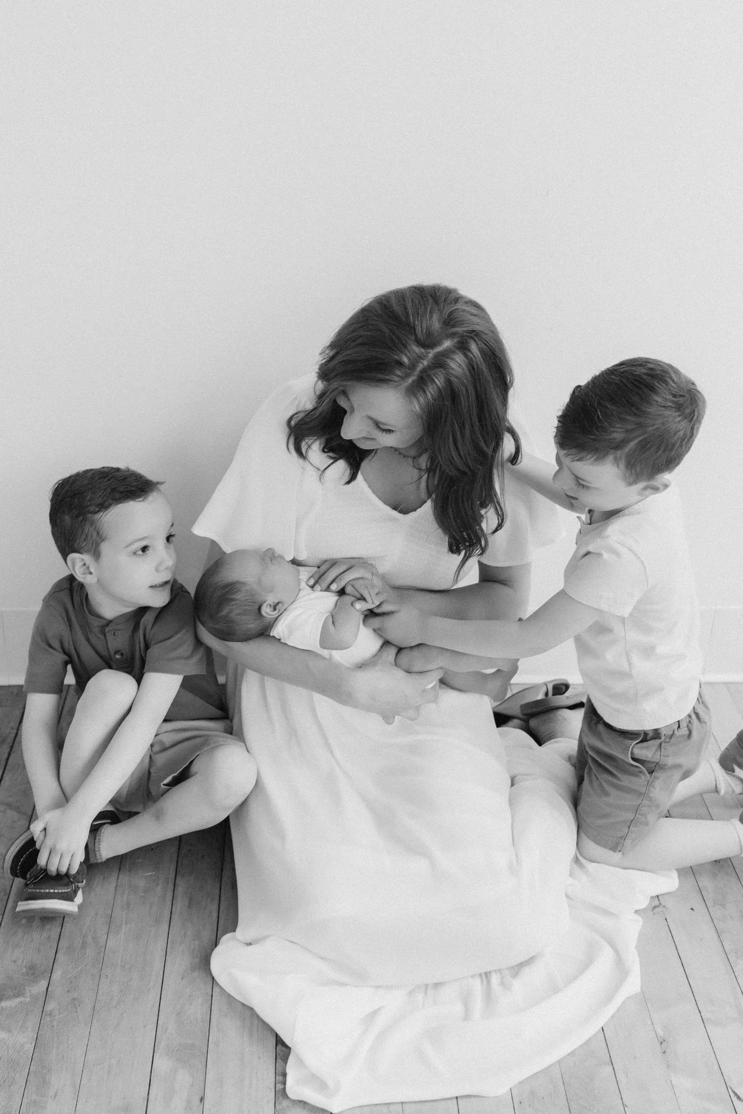 Lifestyle Newborn Photography Cleveland | Black and White Family Moment with Newborn