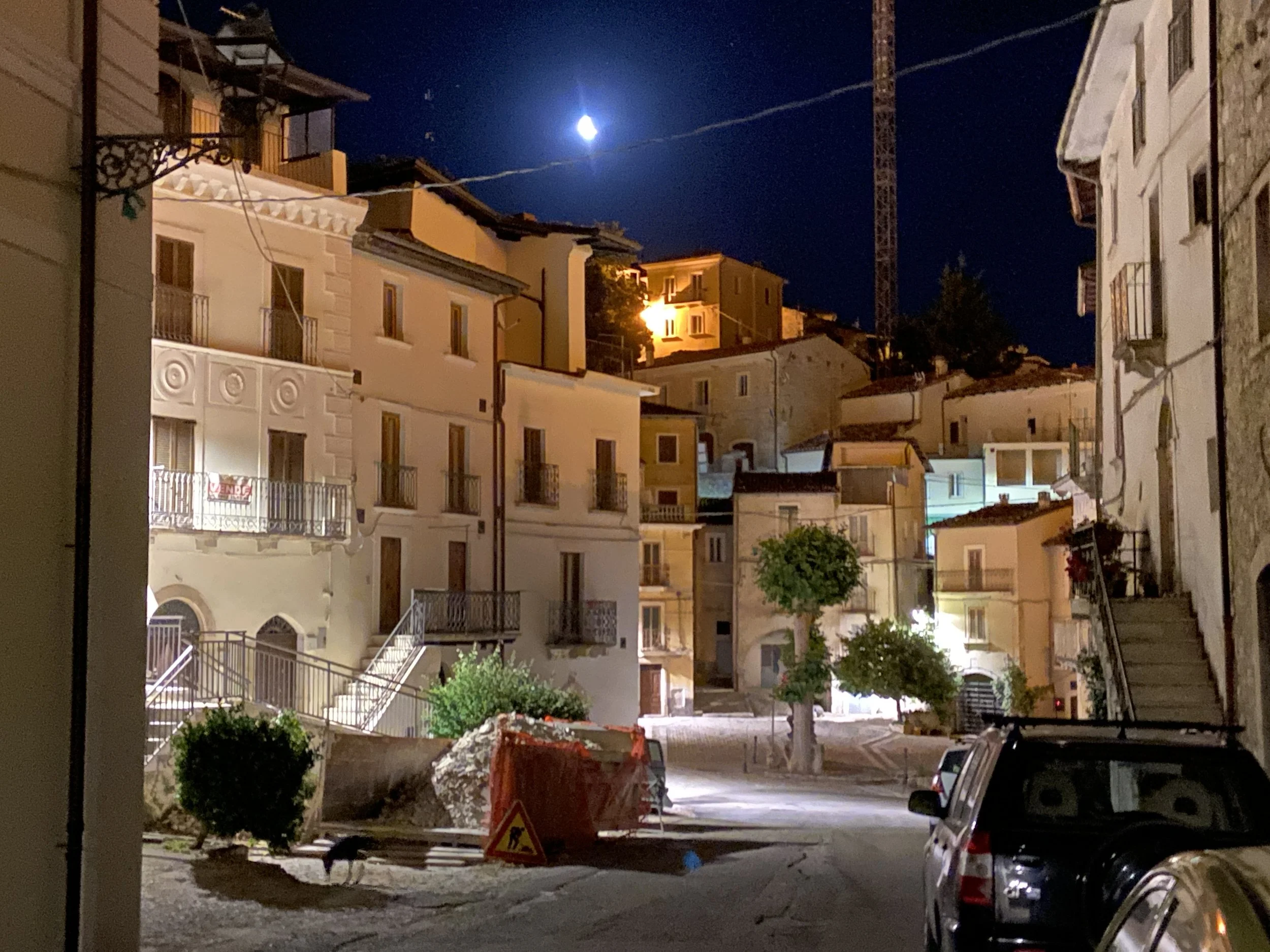 Fontecchio Moon Piazza.JPG