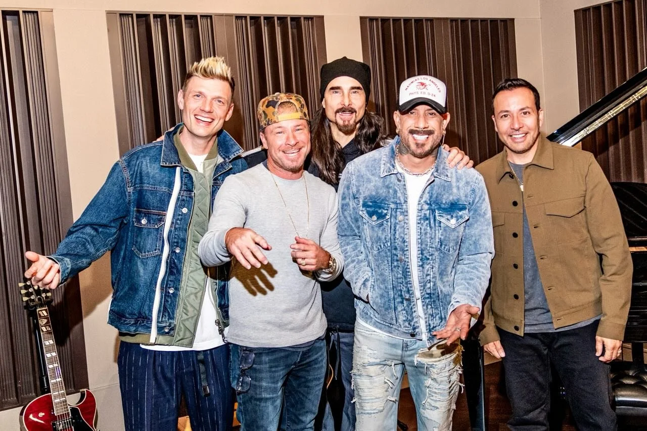 Out yesterday! @usatodaylife made my millennial dreams come true: a lil interview BTS with THE @backstreetboys!!!! 

At the historic @thehitfactorynyc, the y2k icons worked on an even more iconic remix for their upcoming Super Bowl ad for T-Mobile. E