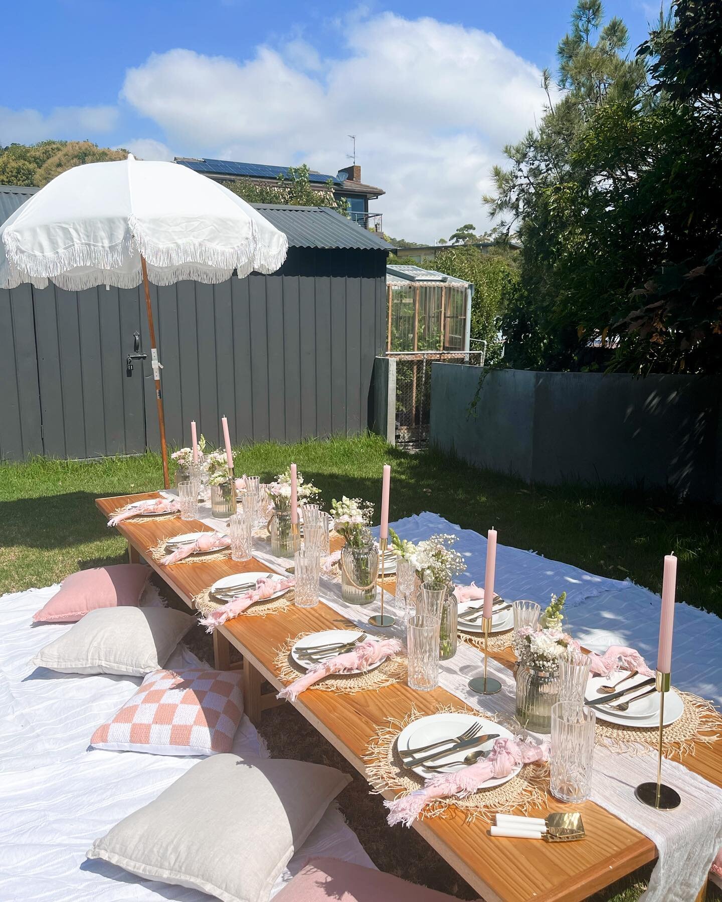 Backyard picnics are a fave 🤍

∘

∘ 

∘ 

#picnic #astheticpicnics #morningtonpeninsula #eventstylist #hensparty #backyard #mppopups