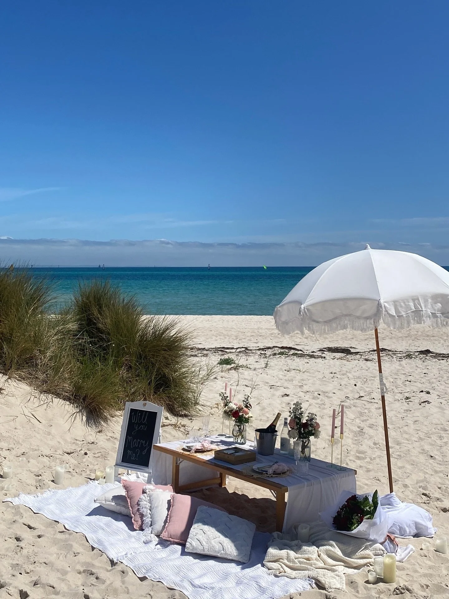 This is how to propose in summer on the Mornington Peninsula ☀️

#beachproposal #melbourneproposal #picnicproposal