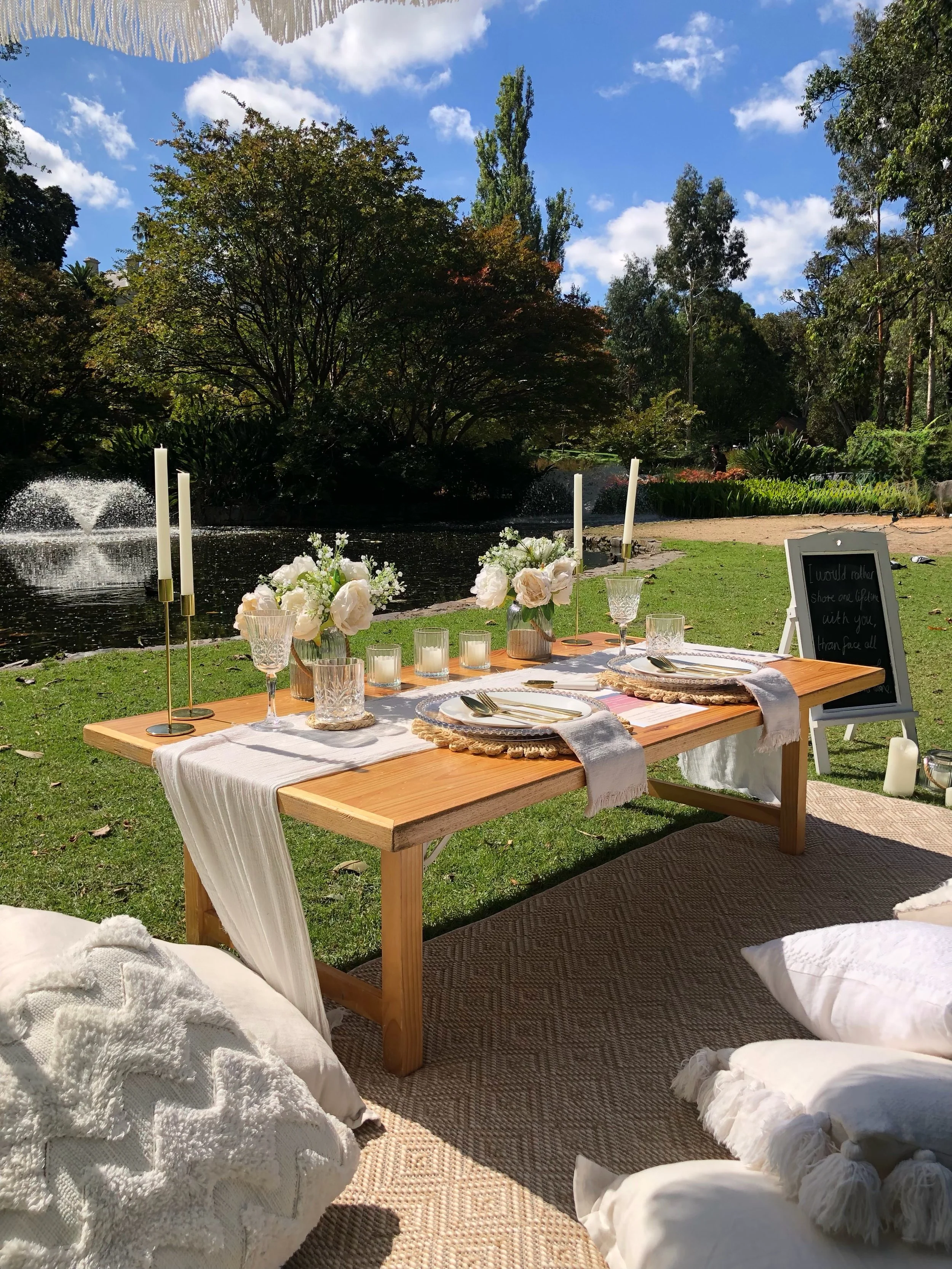 The perfect ending to the perfect adventure ✨

What starts as a mystery picnic filled with beautiful locations and delicious foods, ends with the most unforgettable yes💍❤️ with @amazingco.melbourne 

#popuppicnic #melbournepicnic #luxurypicnic