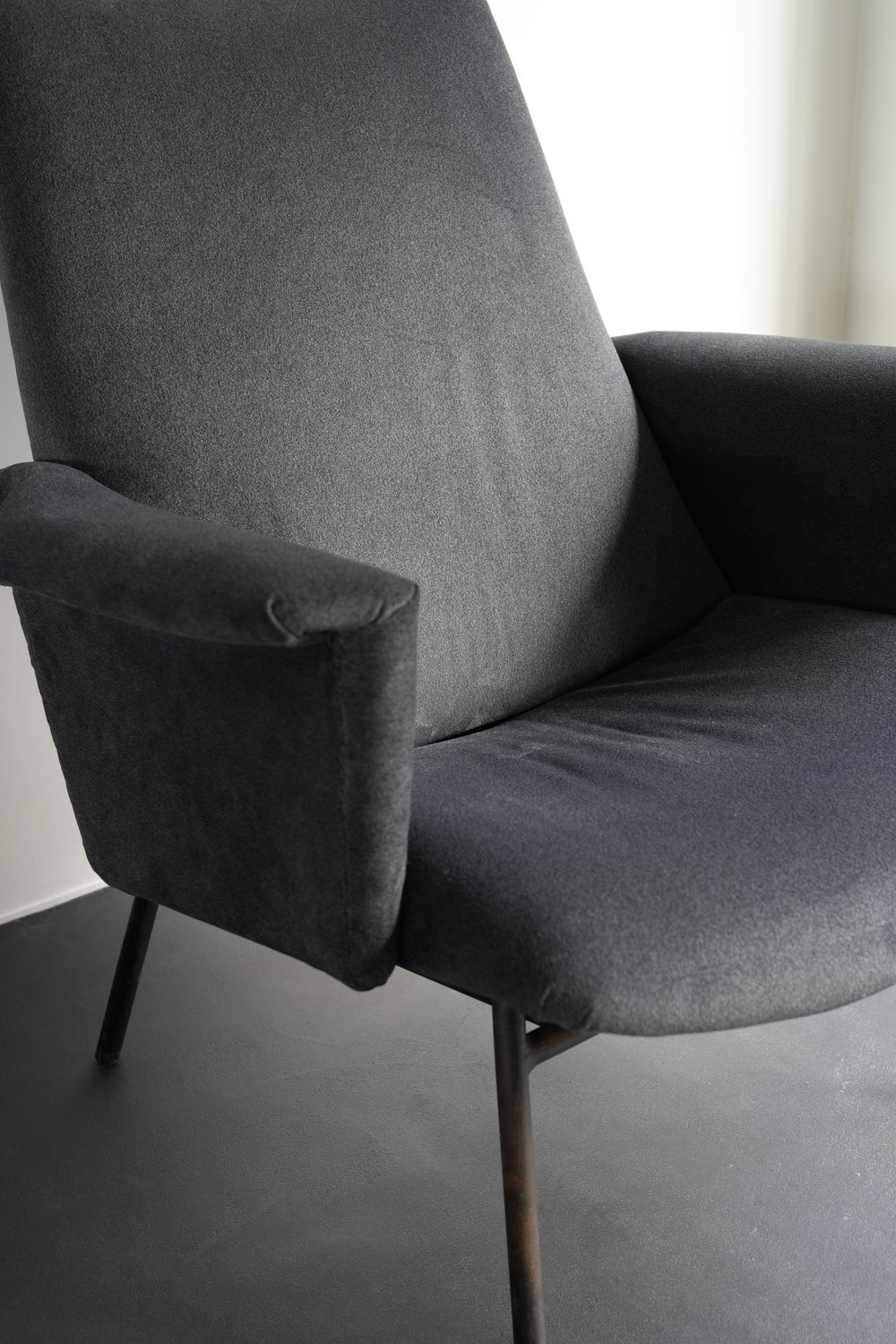 Pierre Guariche SK660 Lounge Chair — ombre Pierre Guariche SK660 Lounge Chair — ombre
