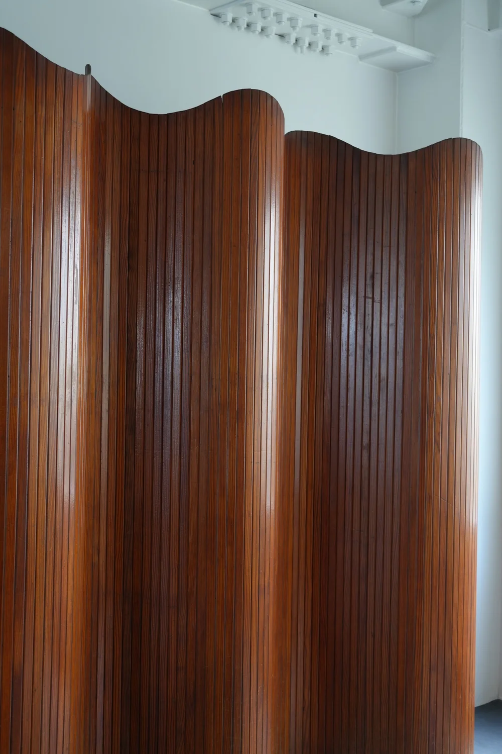 Jomain Baumann Wood Screen (02) — ombre