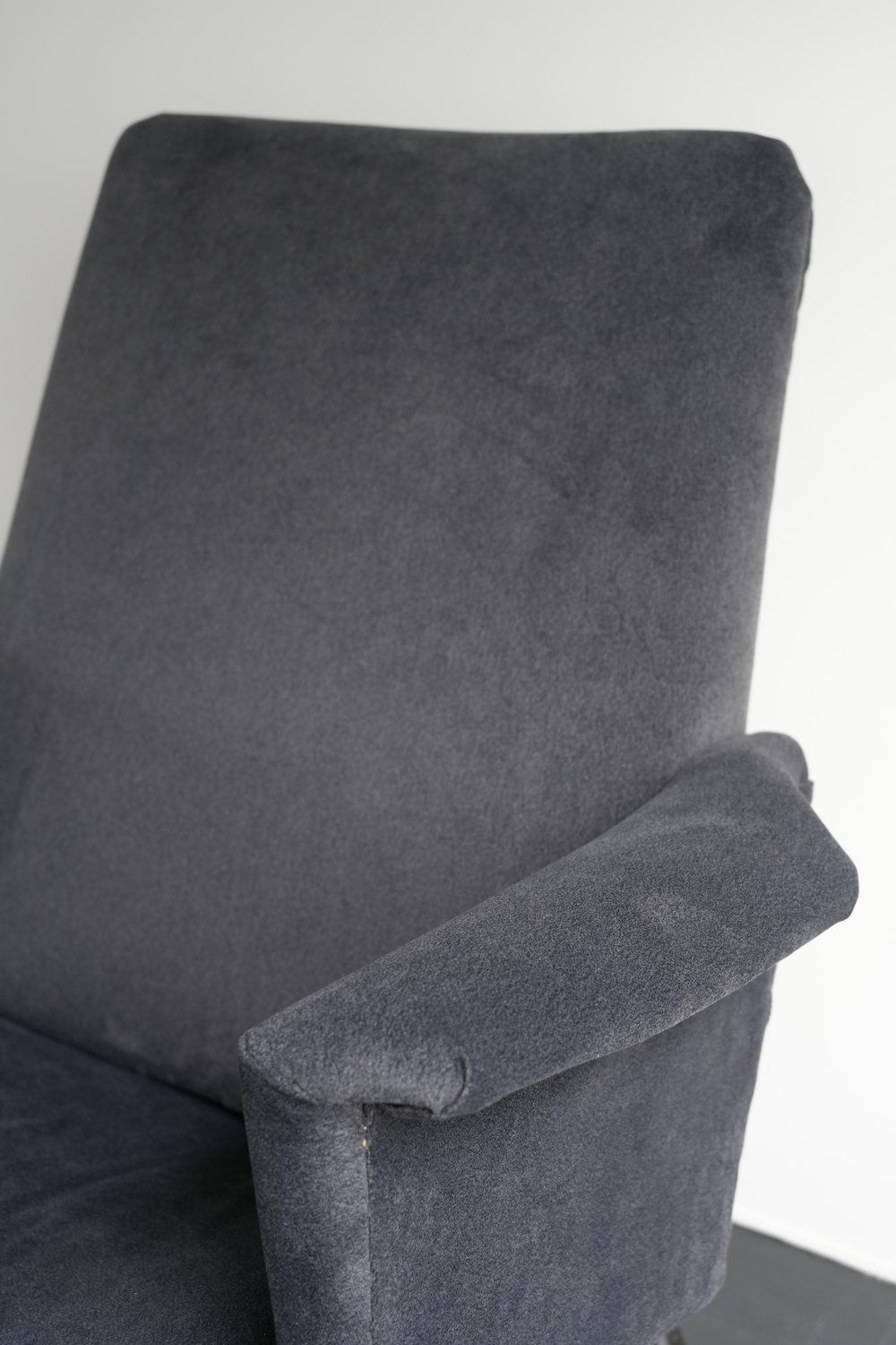 Pierre Guariche SK660 Lounge Chair — ombre Pierre Guariche SK660 Lounge Chair — ombre