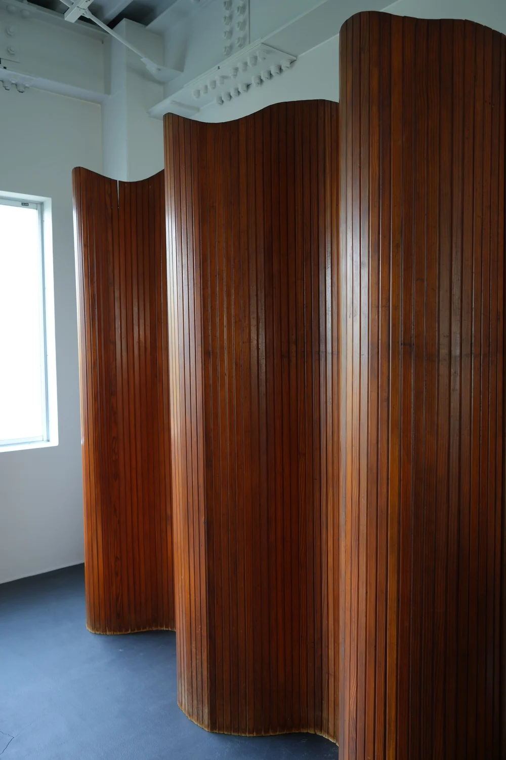 Jomain Baumann Wood Screen — ombre