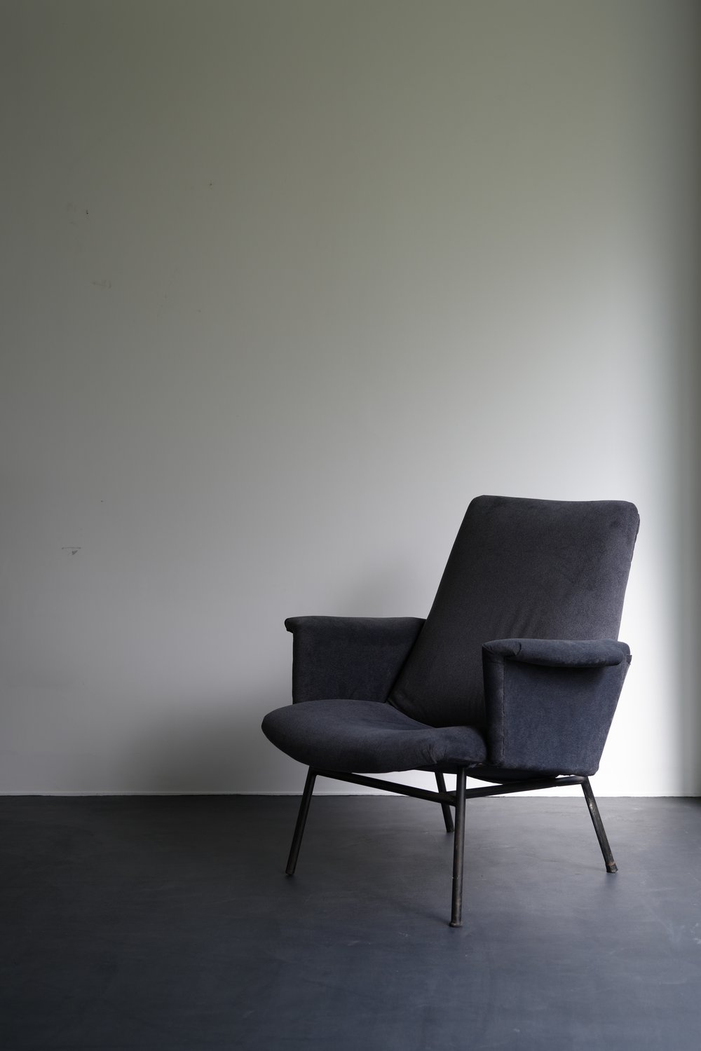 Pierre Guariche SK660 Lounge Chair — ombre Pierre Guariche SK660 Lounge Chair — ombre