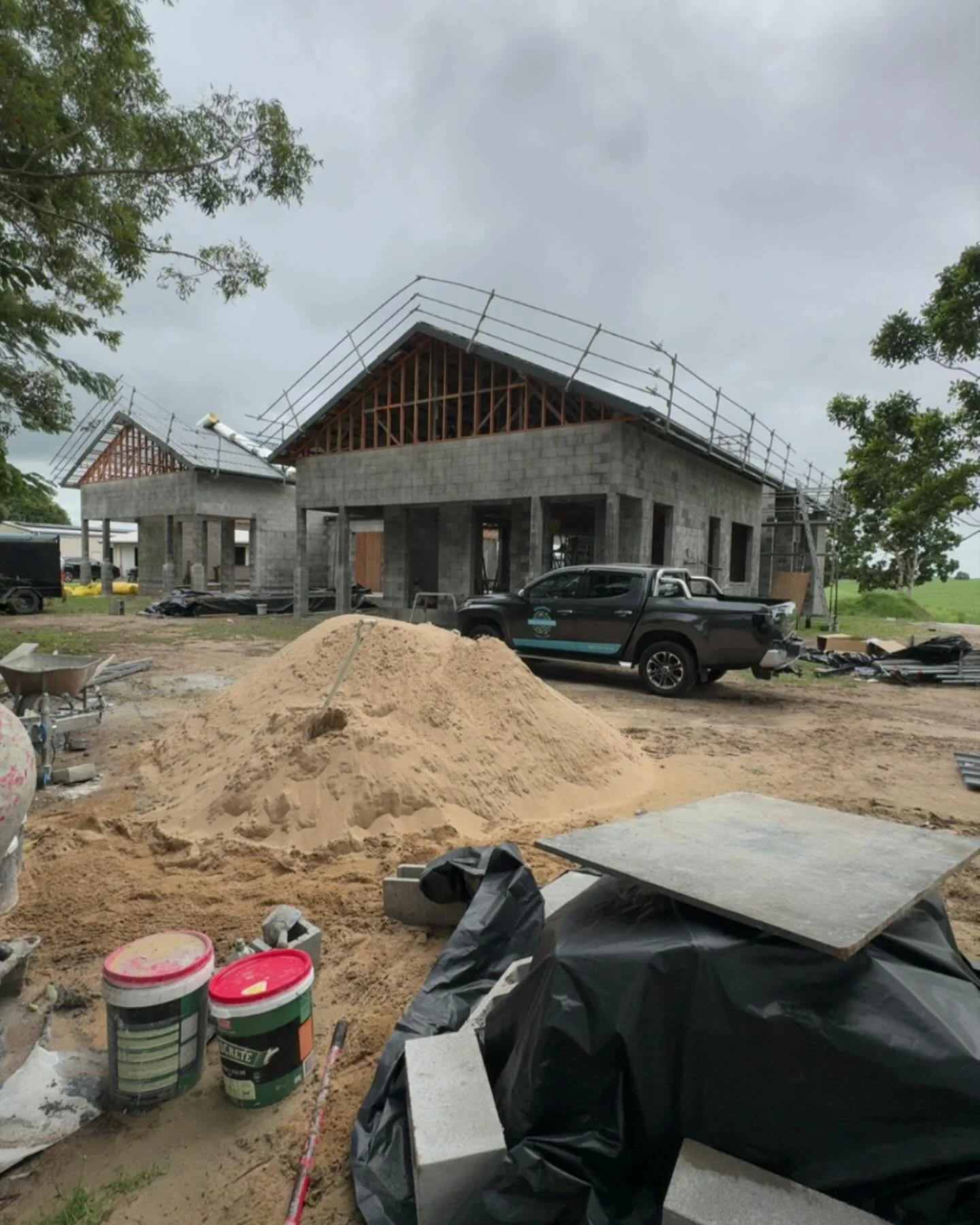 Excited too make the 700sqm exterior of this home look amazing this week and build sand castles with the boys! 🤘🔥 #mackay